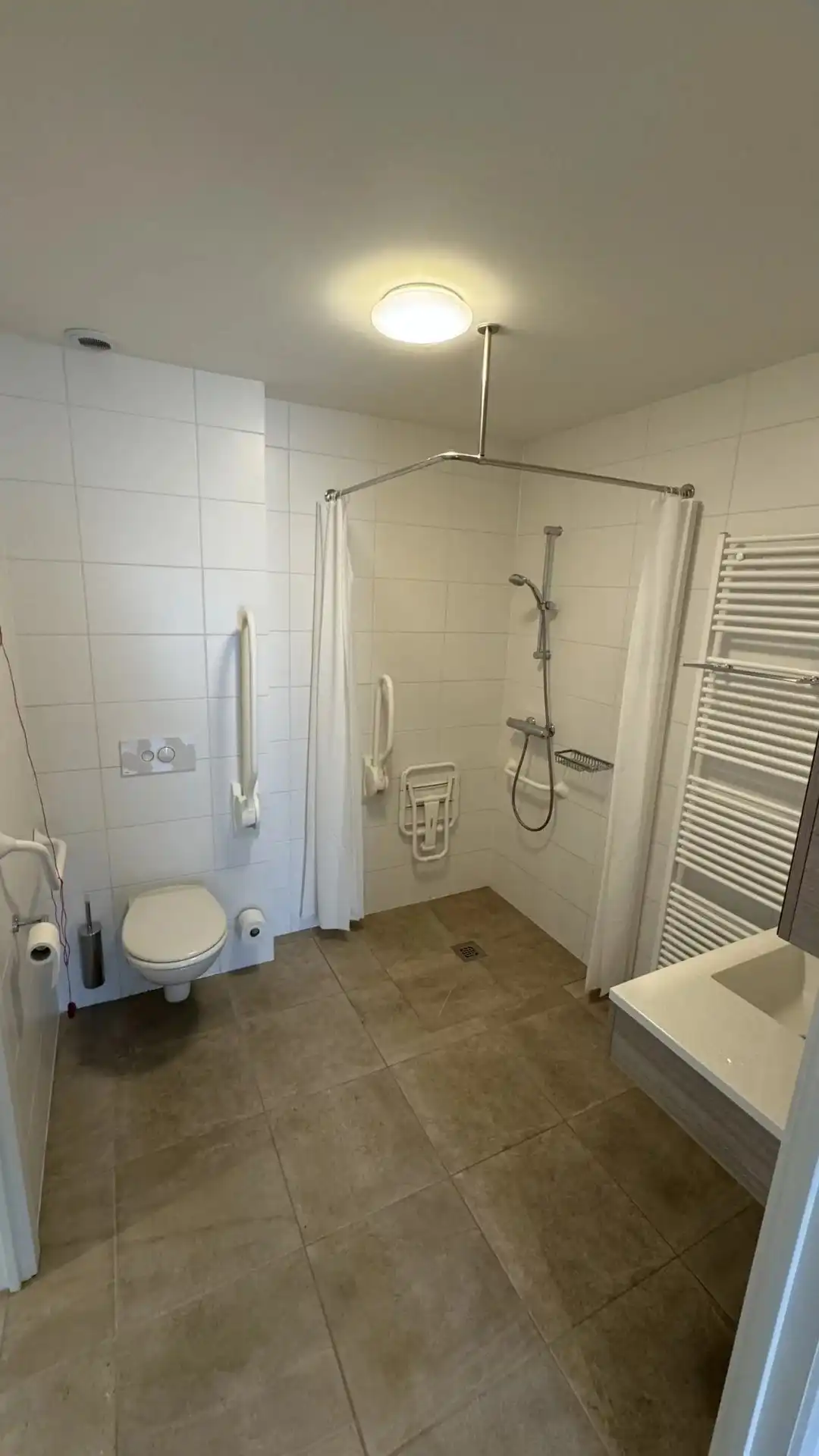 Serviceflat met 1 slaapkamer en balkon, momenteel verhuurd. foto 10