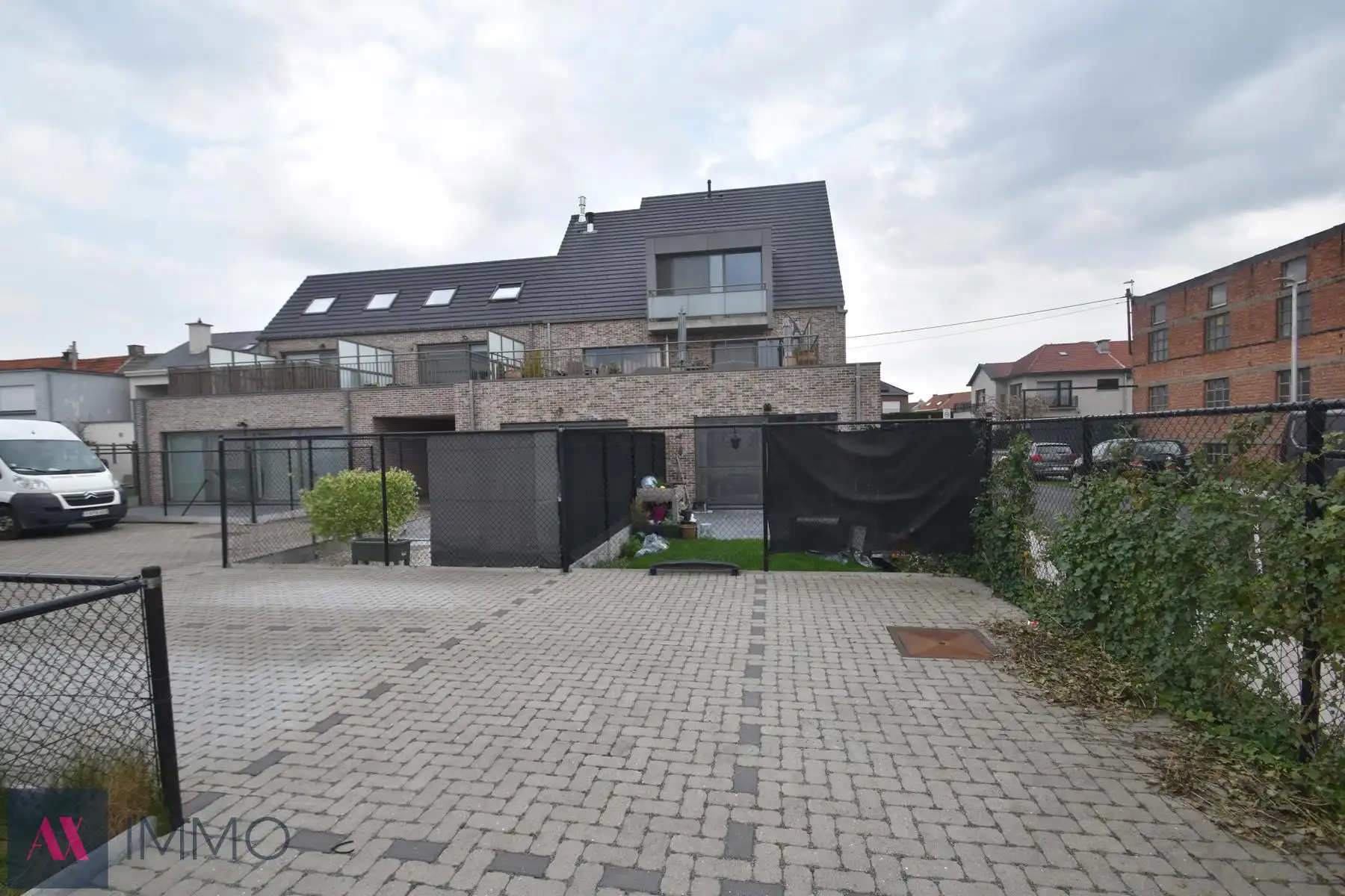 Recent, modern 2 slpk.-appartement met terras, tuin en autostplts. vrij vnf 01/05 foto 14