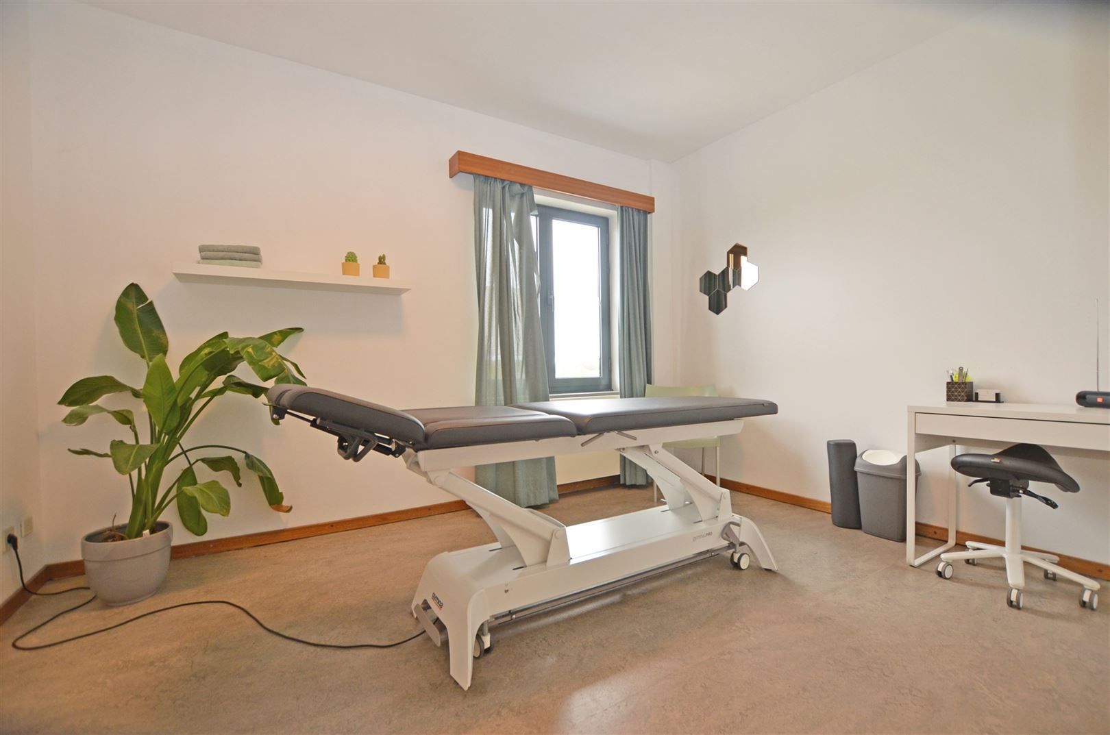 Aangenaam 3-slaapkamer appartement, ideaal voor vrij beroep  foto 11
