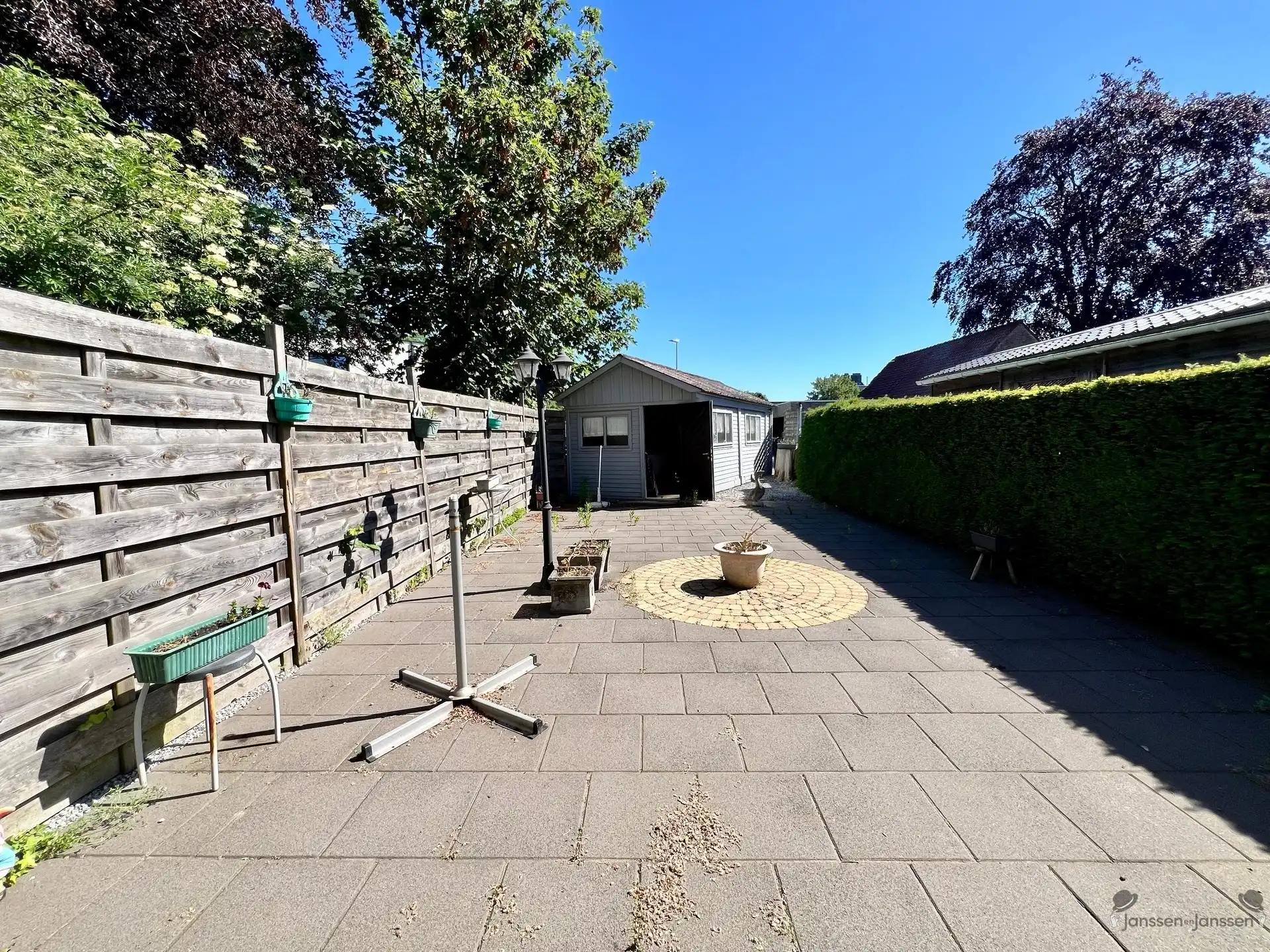 centrumwoning met veel ruimte en garage. foto 2