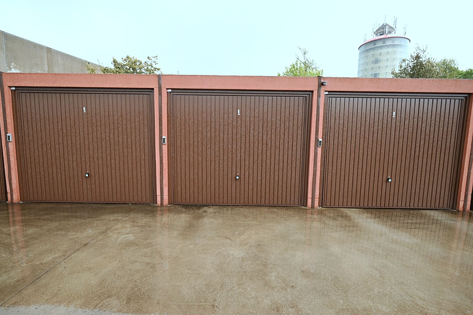 Garage te huur foto {{pictureIndex}}