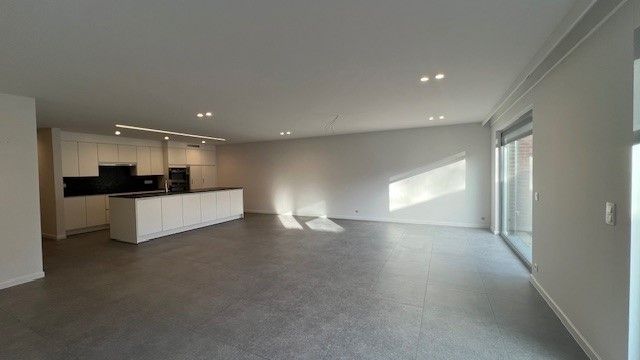 Ruim gelijkvloers appartement met 2 slaapkamers en groot terras.. foto 3