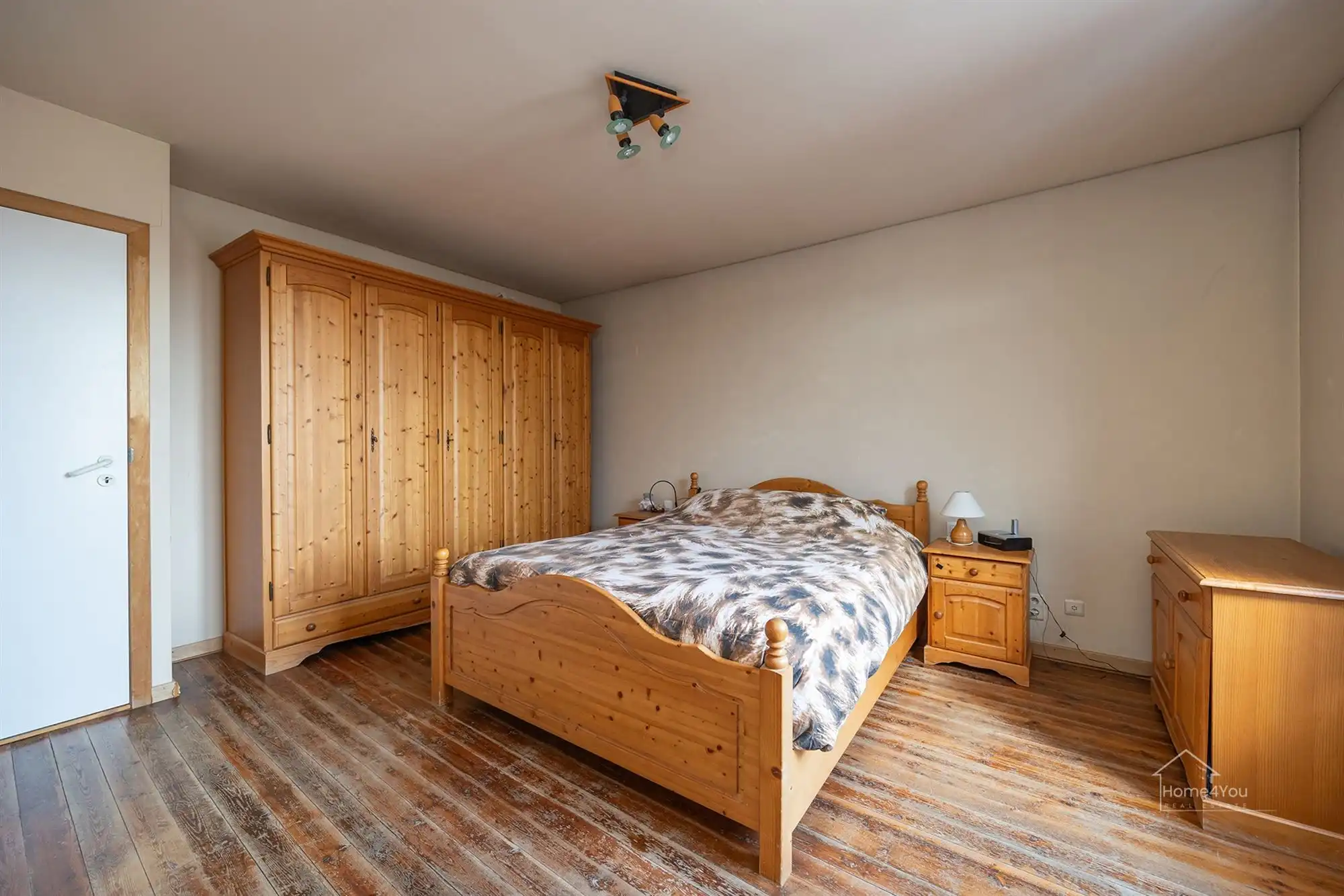 Veelzijdig handelshuis met ruim duplex appartement foto 11