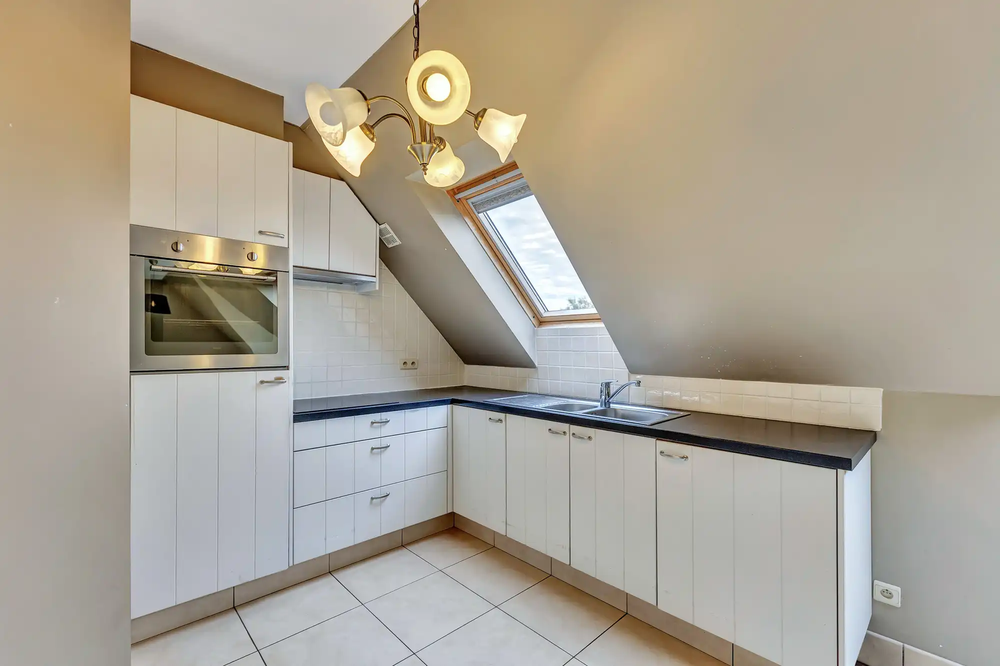 Instapklaar dakappartement in het centrum van Denderhoutem foto 3