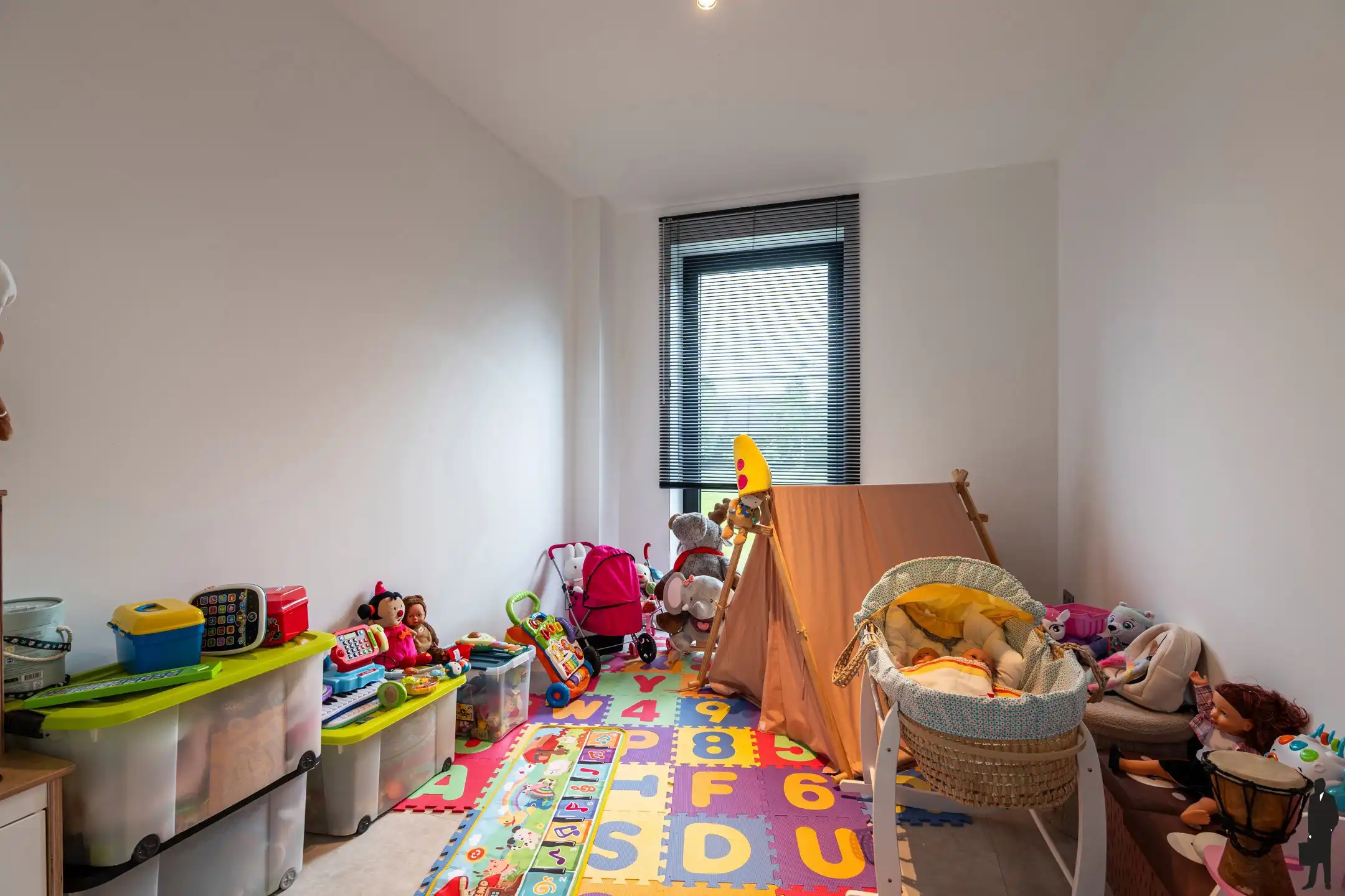 Ruime woning met multifunctionele studio foto 14