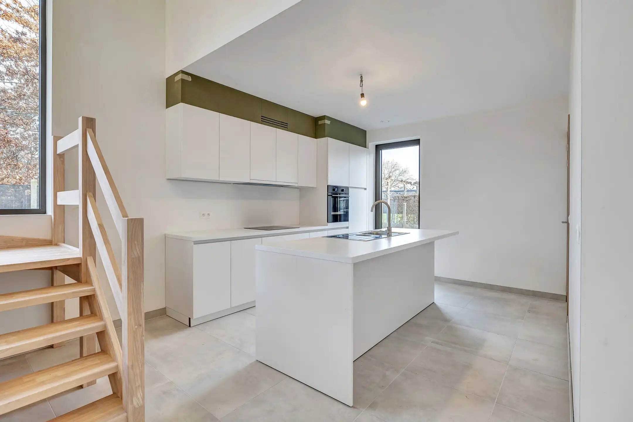 Prachtige half open nieuwbouwwoning in uniek woonerf foto 7