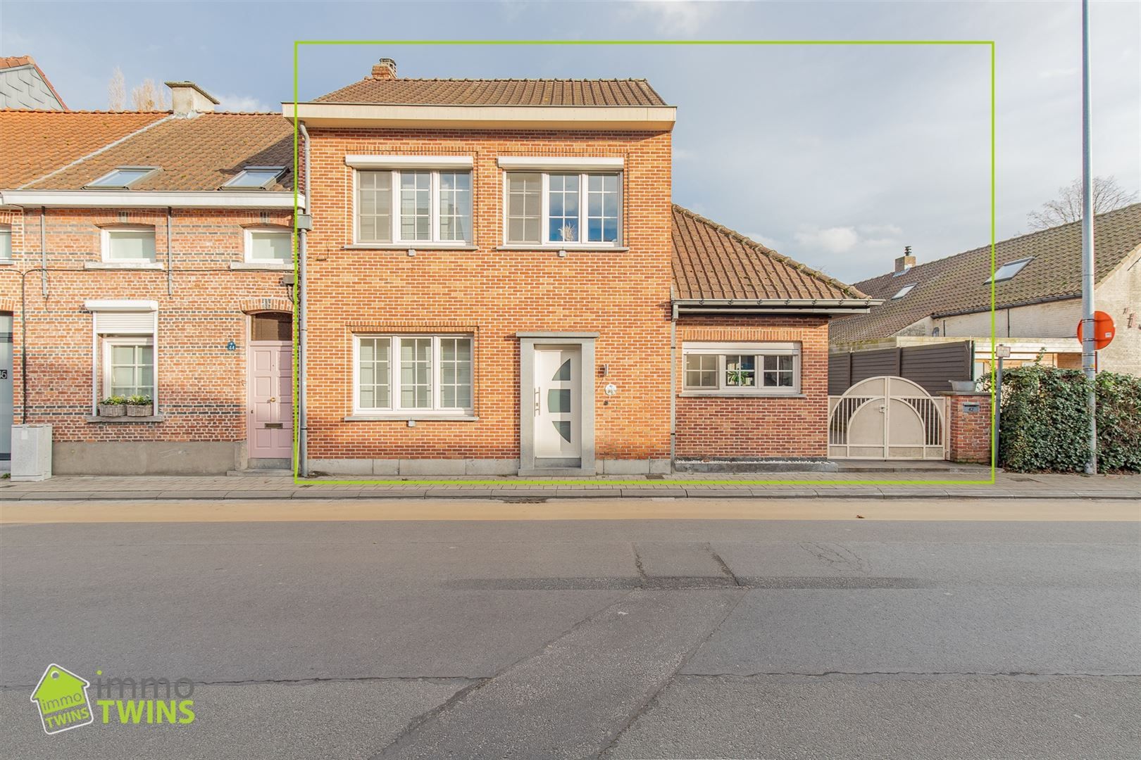 Centraal gelegen HOB in Hamme met 3 slpks, tuin & garage foto {{pictureIndex}}