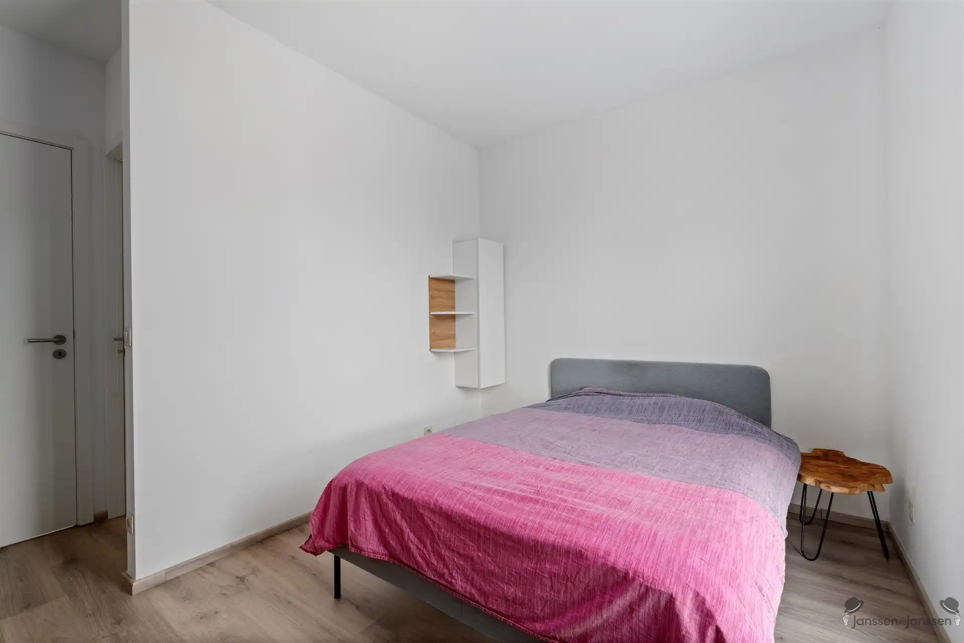 Volledig afgewerkt BEN appartement (2de verd.) met garage foto 14