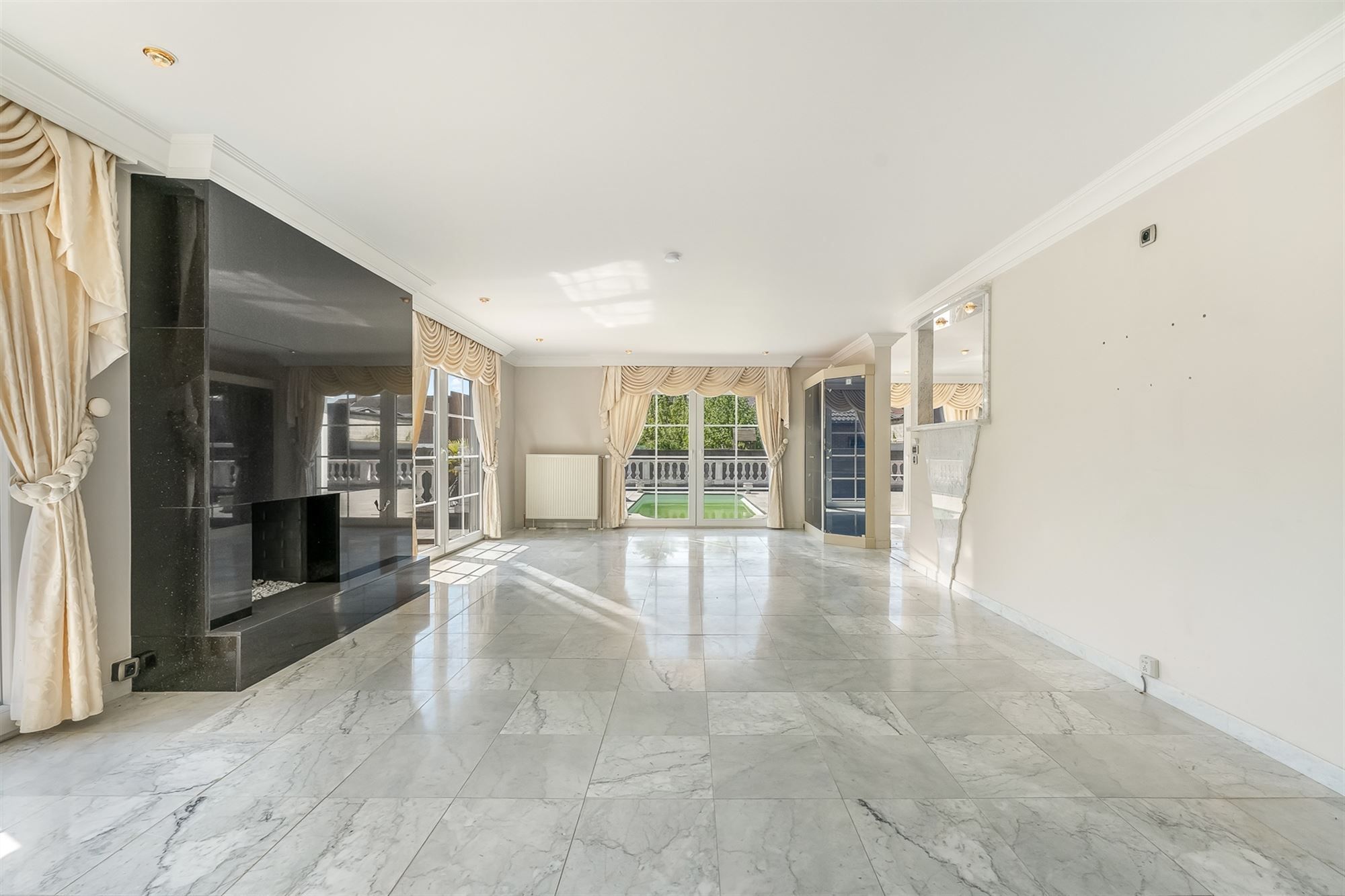ENERGIEZUINIGE GELIJKVLOERSE WONING MET ZWEMBAD EN VRIJSTAANDE MAGAZIJNRUIMTE OP RUIM PERCEEL TE LEOPOLDSBURG foto 3