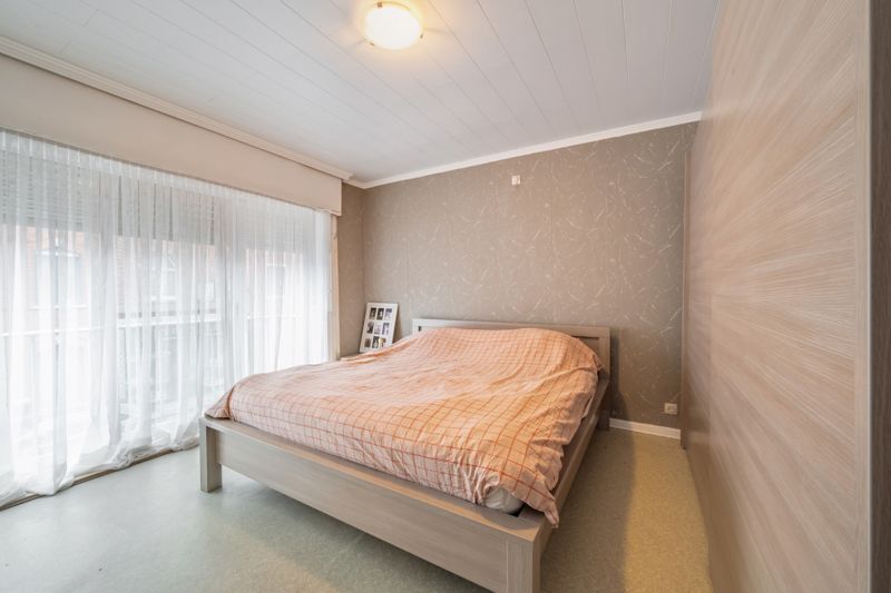 Lauwe-Centrum. Uitstekende gelegen handelseigendom : wonen en werken met 4 slaapkamers met tuin en aparte ingang garagegebouw en parking. POLYVALENTE EIGENDOM MET POTENTIEEL ! foto 12