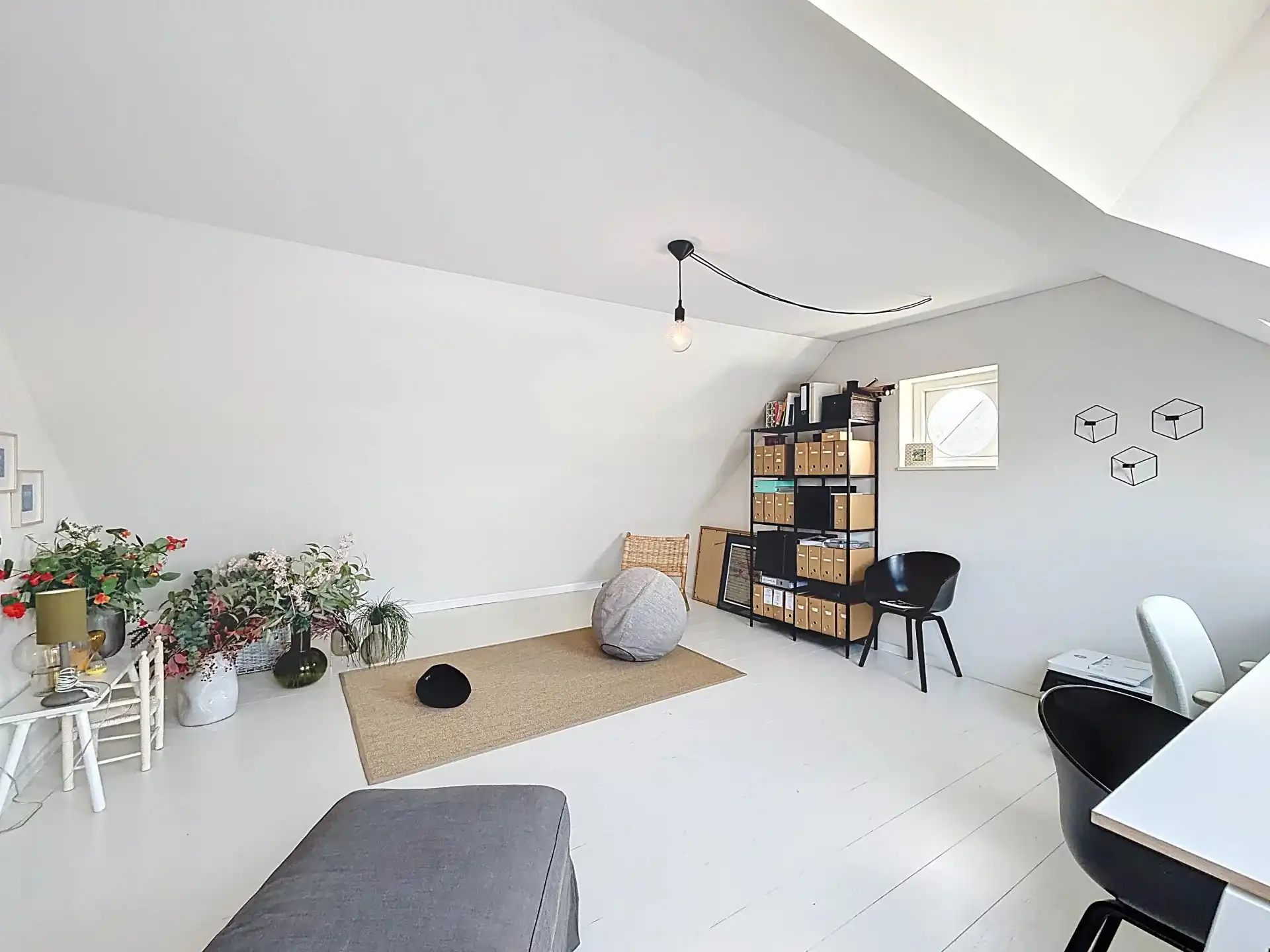 Prachtige luxueus ingerichte woning met 4 slaapkamers en 2 badkamers op een mooi perceel met bijgebouw. foto 32