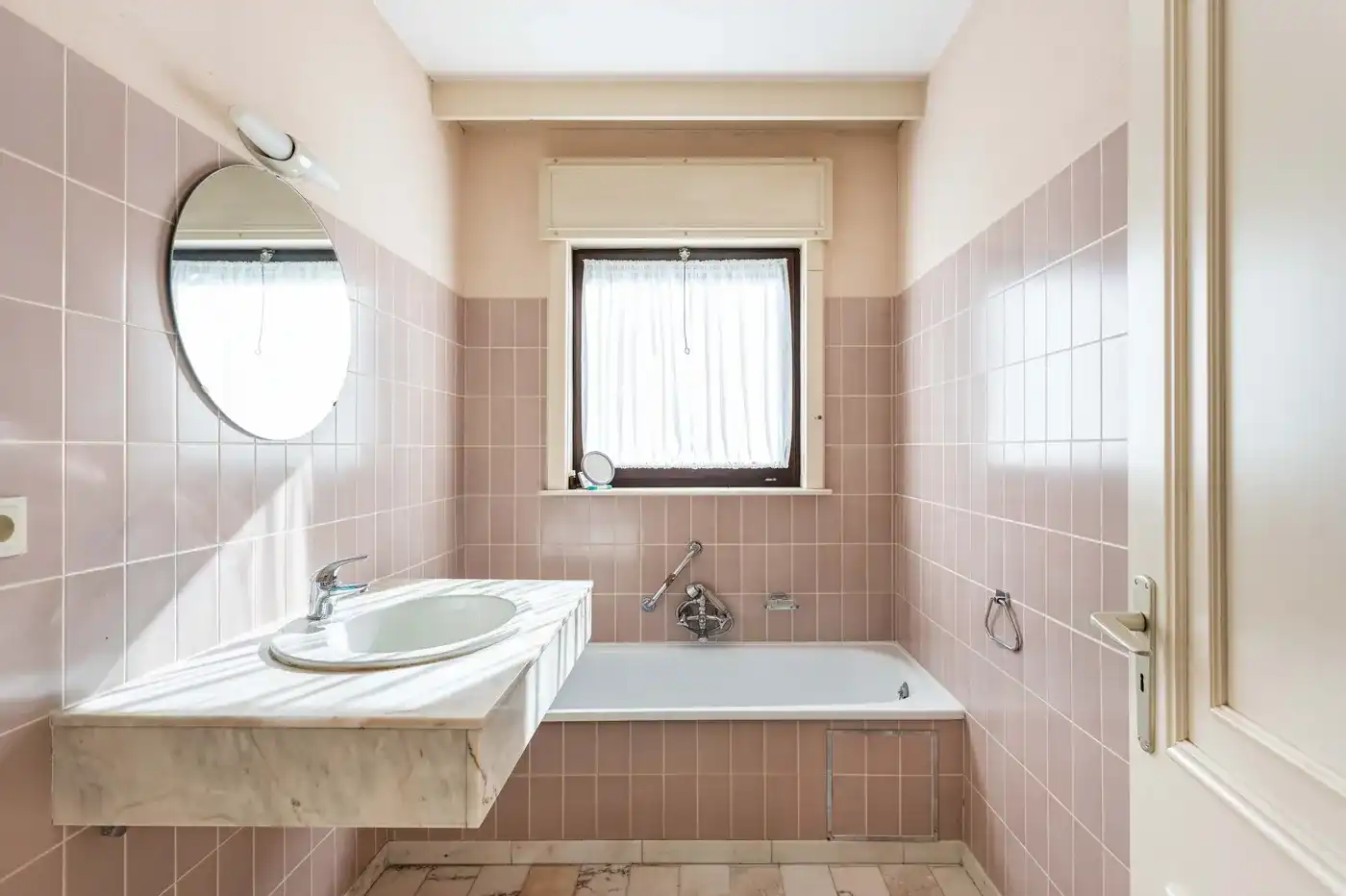 Woning gelegen in een rustige wijk te Harelbeke foto 14