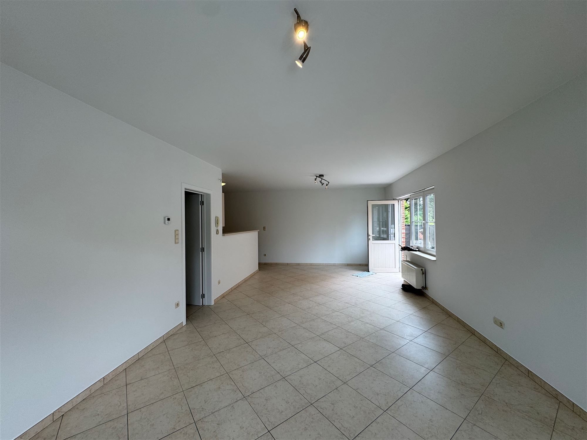 ZEER RUIM GELIJKVLOERS APPARTEMENT (119M²) MET 2 SLAAPKAMERS EN TERRAS TE HEUSDEN-ZOLDER foto 4