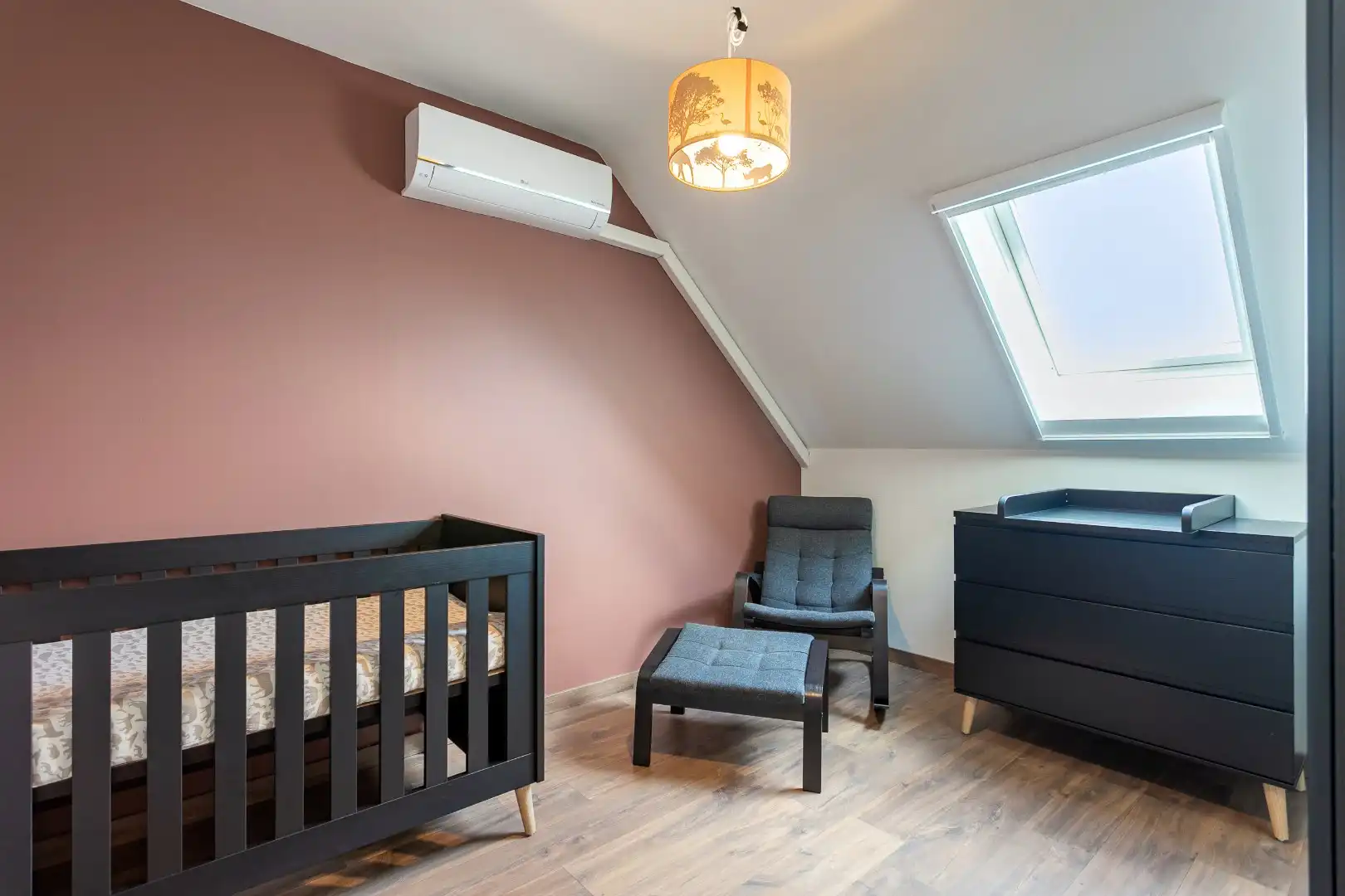 Appartement met 2 slpk, terras en staanplaats foto 12