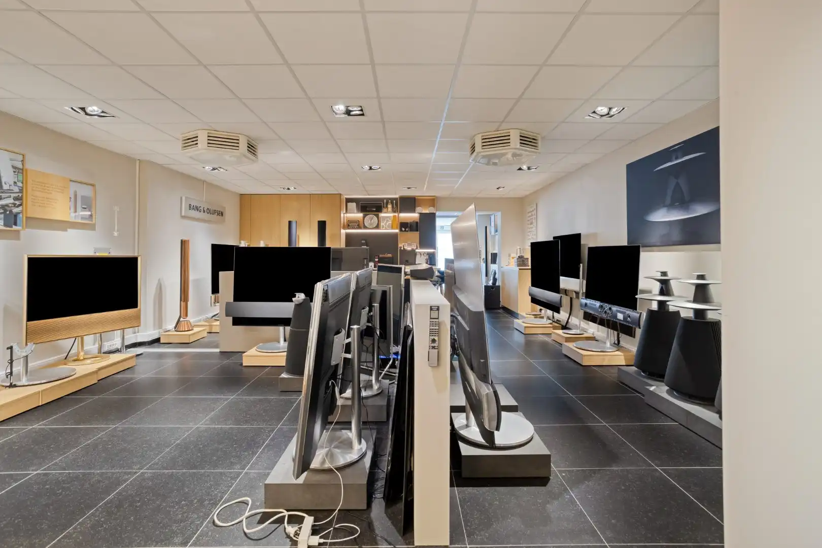 Instapklaar en goed gelegen handelsruimte van 126 m² kortbij het centrum van Geel !  foto 14