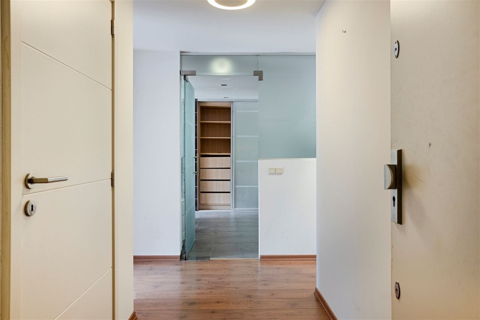 2 slpk appartement met terras en autostaanplaats foto 4