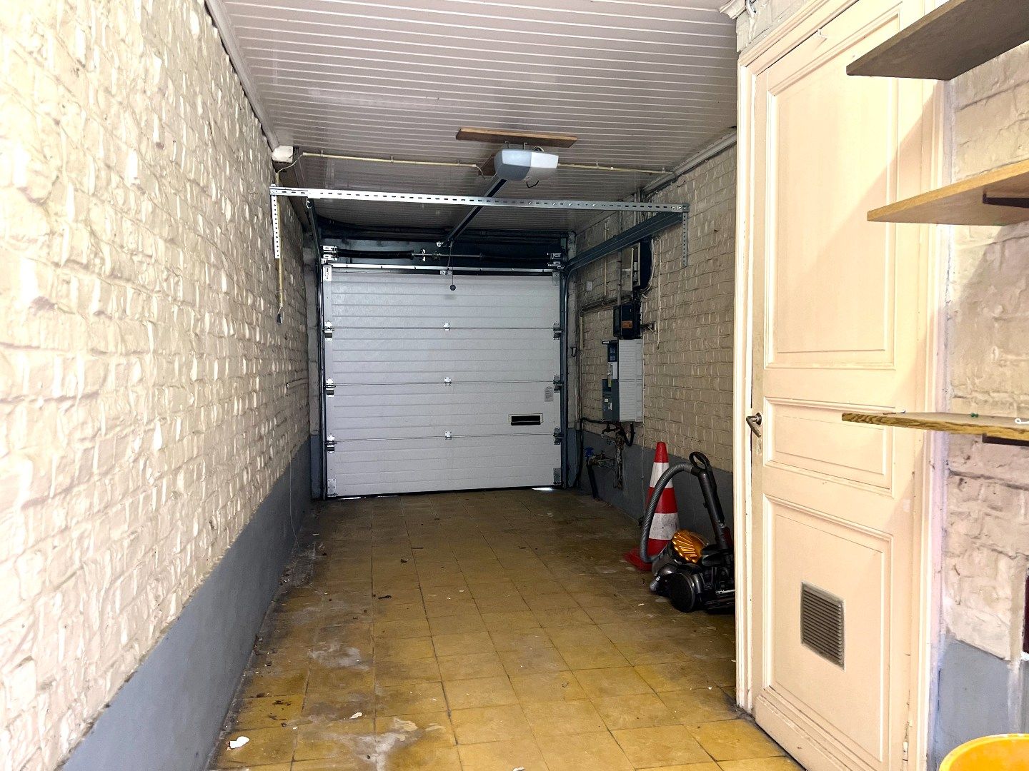 Ruime brede gezinswoning met garage te koop te Harelbeke! foto 24