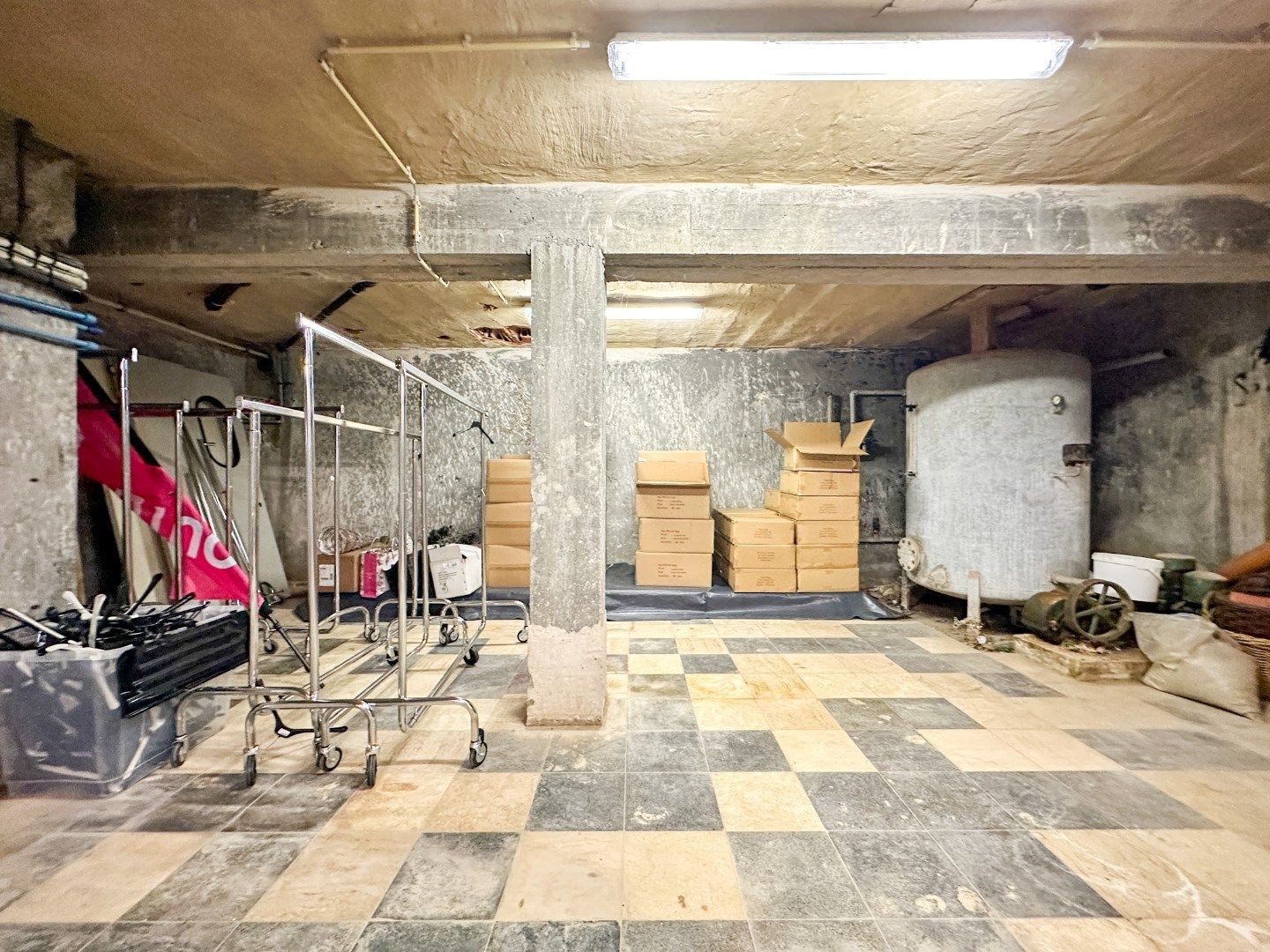 Instapklaar handelspand, te huur als pop-up voor uw commerciële droom, Veldegem. foto 12