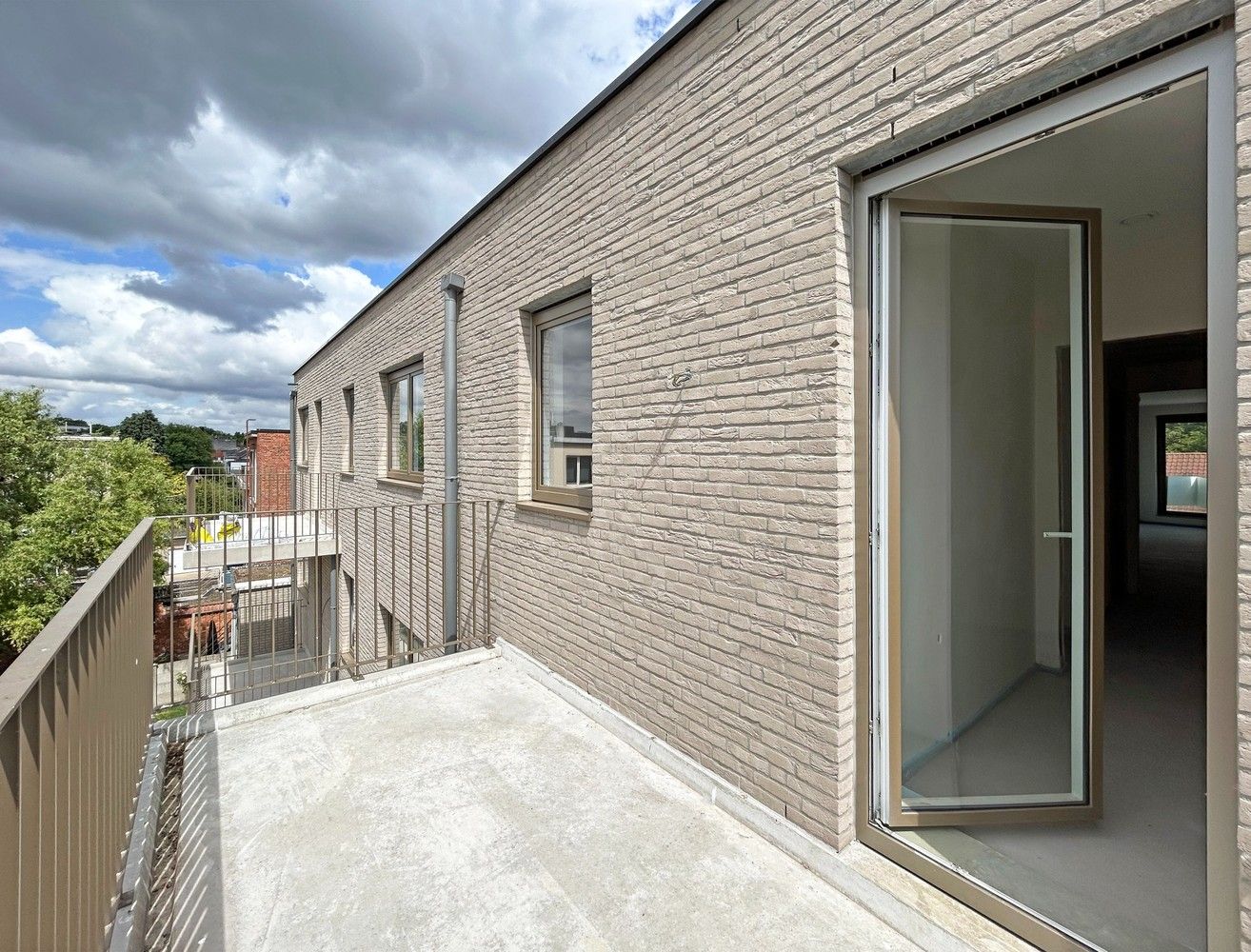 Licht appartement met 2 slaapkamers en een privatief terras! foto 3