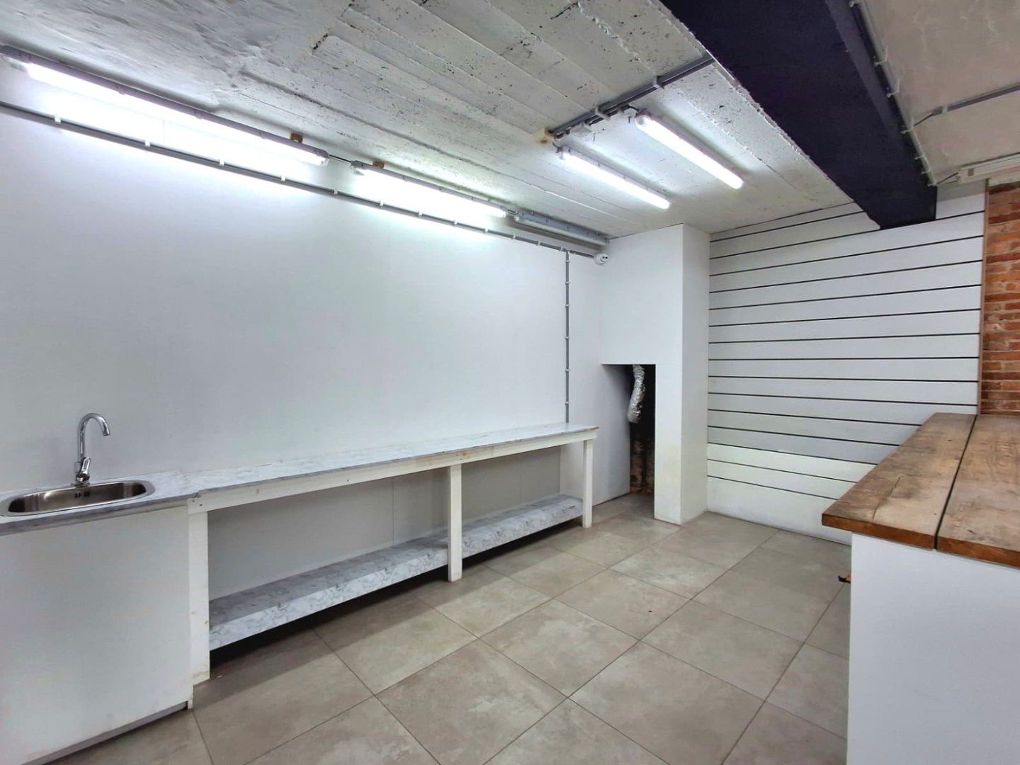 VEELZIJDIG HANDELSPAND IN HET CENTRUM VAN RUISELEDE foto 3