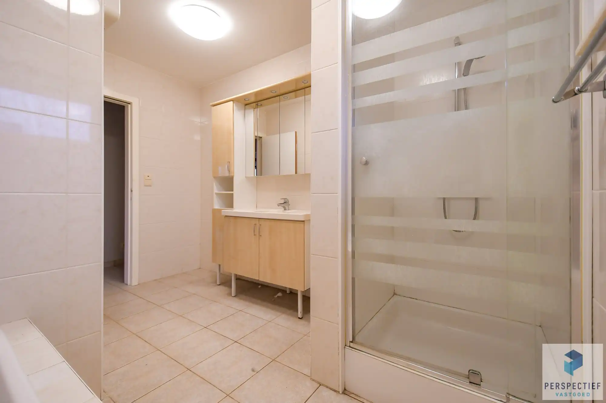 Opvallend ruime en lichtrijke villa met 5 slpks en grote tuin in een landelijke omgeving foto 8