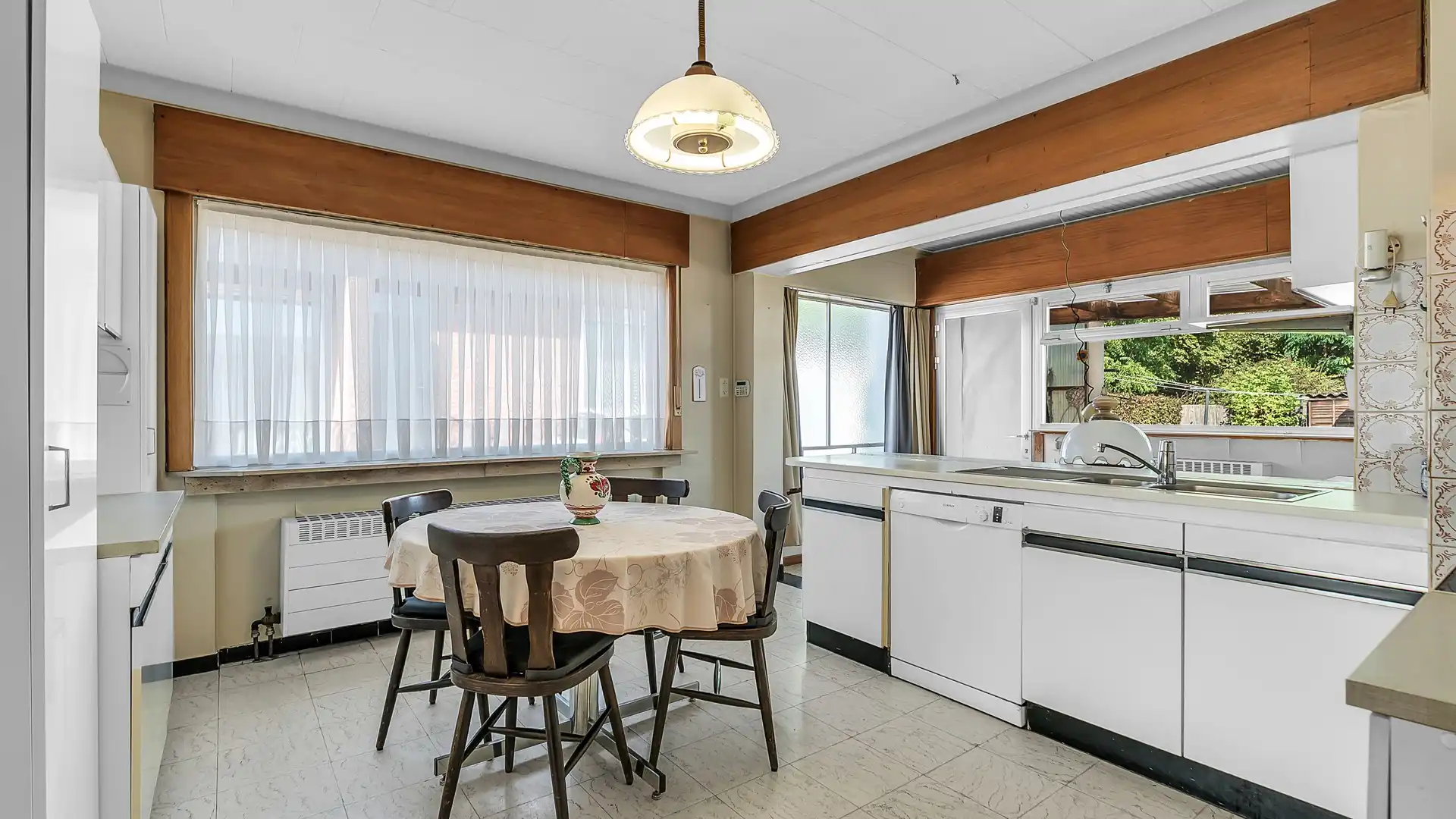 Rustig gelegen te renoveren bungalow met 4 slaapkamers vlakbij Hasselt Centrum foto 9