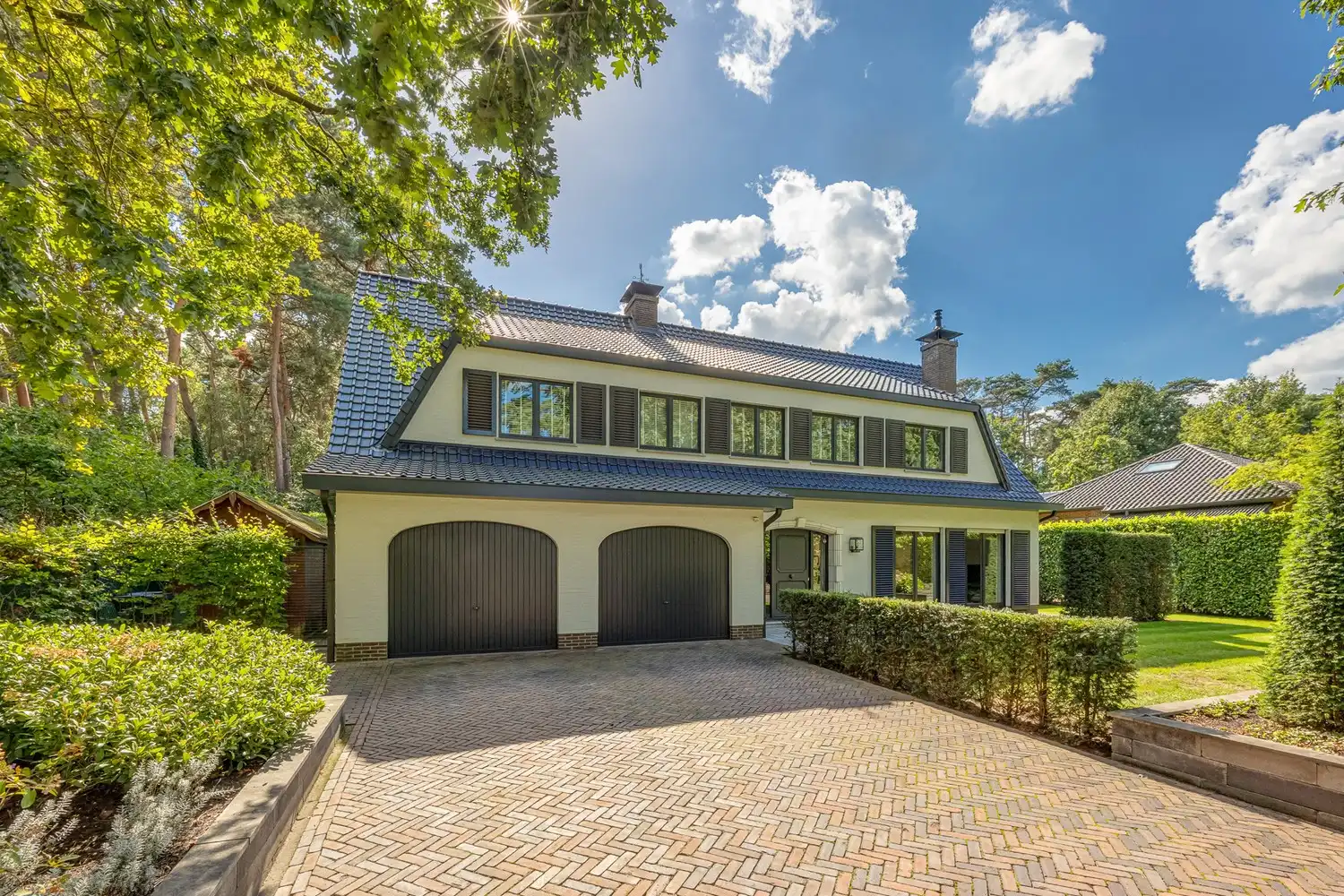 Modern gerenoveerde villa in doodlopende straat foto 29