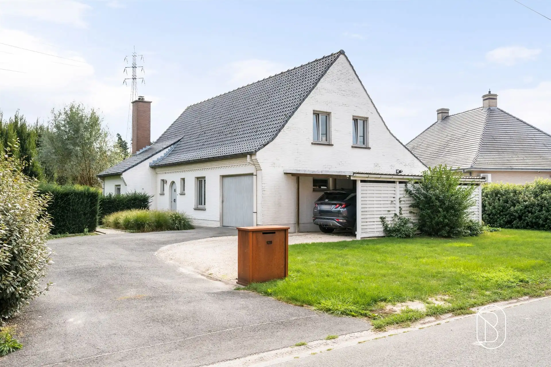 Hoofdfoto van de publicatie: Ruime alleenstaande woning met 4 SLK op 991 m²!