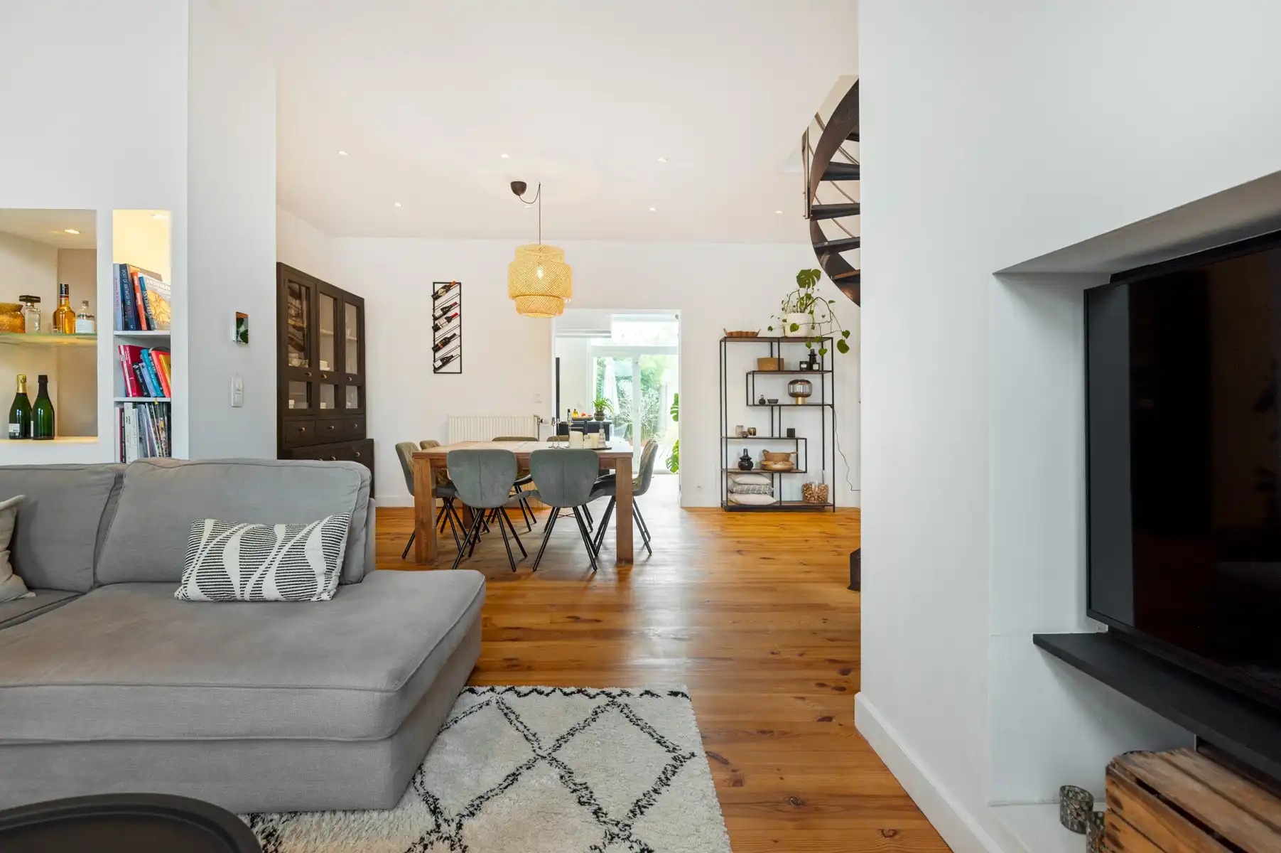 Ruime woning met 4 slaapkamers en gezellige stadstuin foto 4