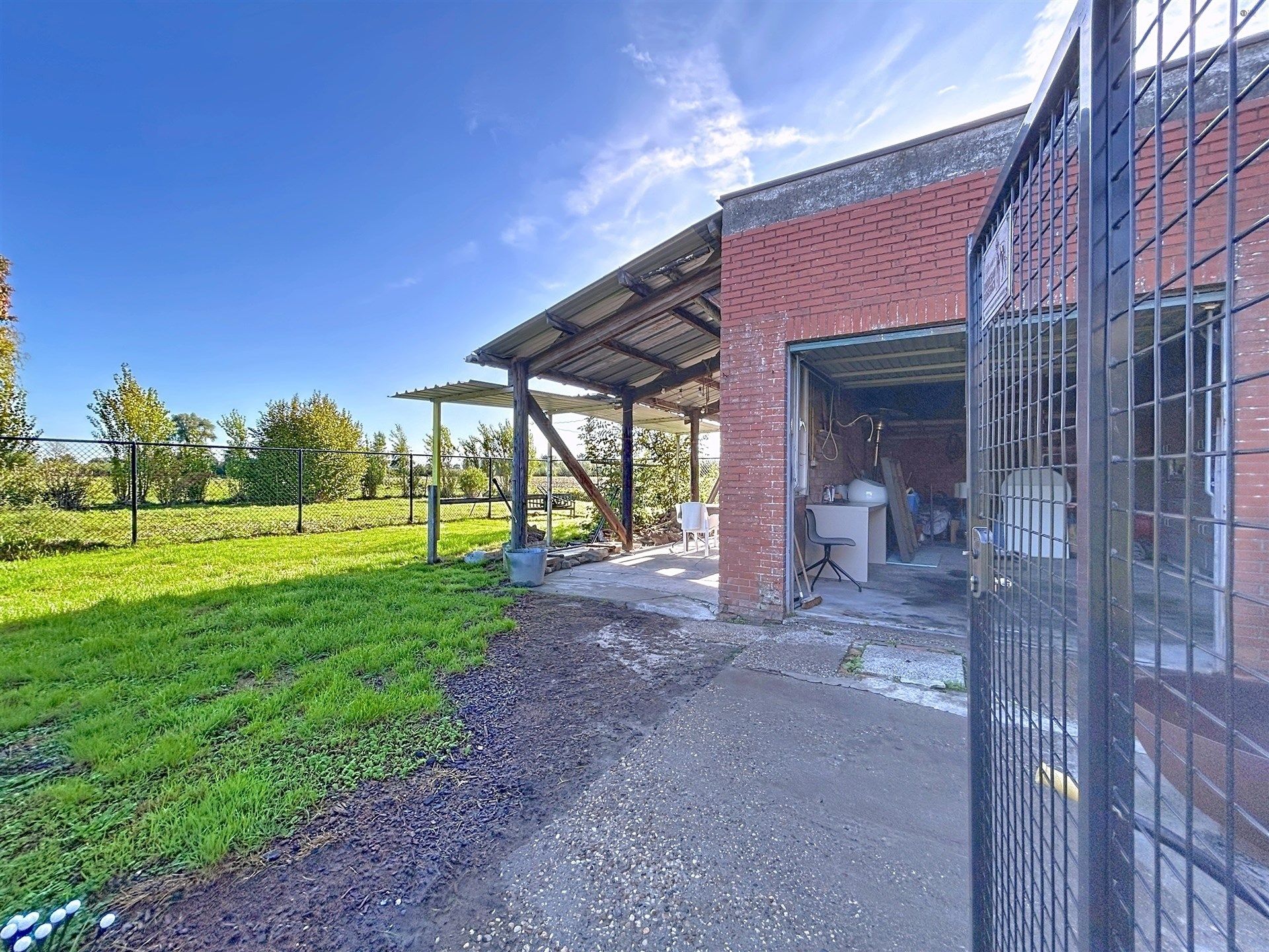 Charmante te renoveren woning op prachtig perceel van 1100m². foto 21