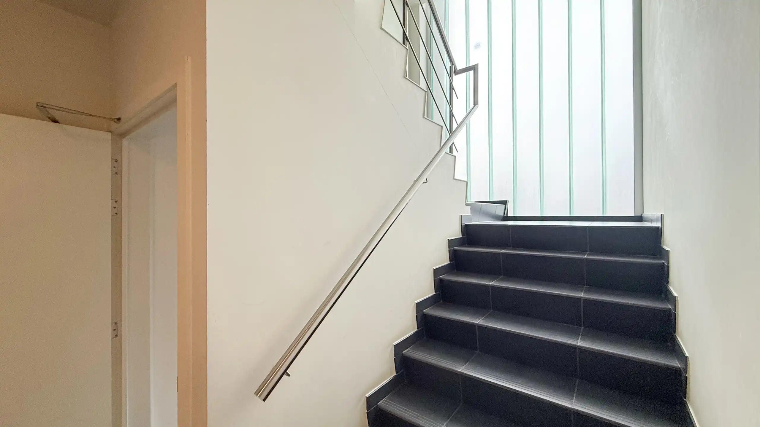 Veelzijdig investeringspand met 10 kamers, lift en kelder! foto 61
