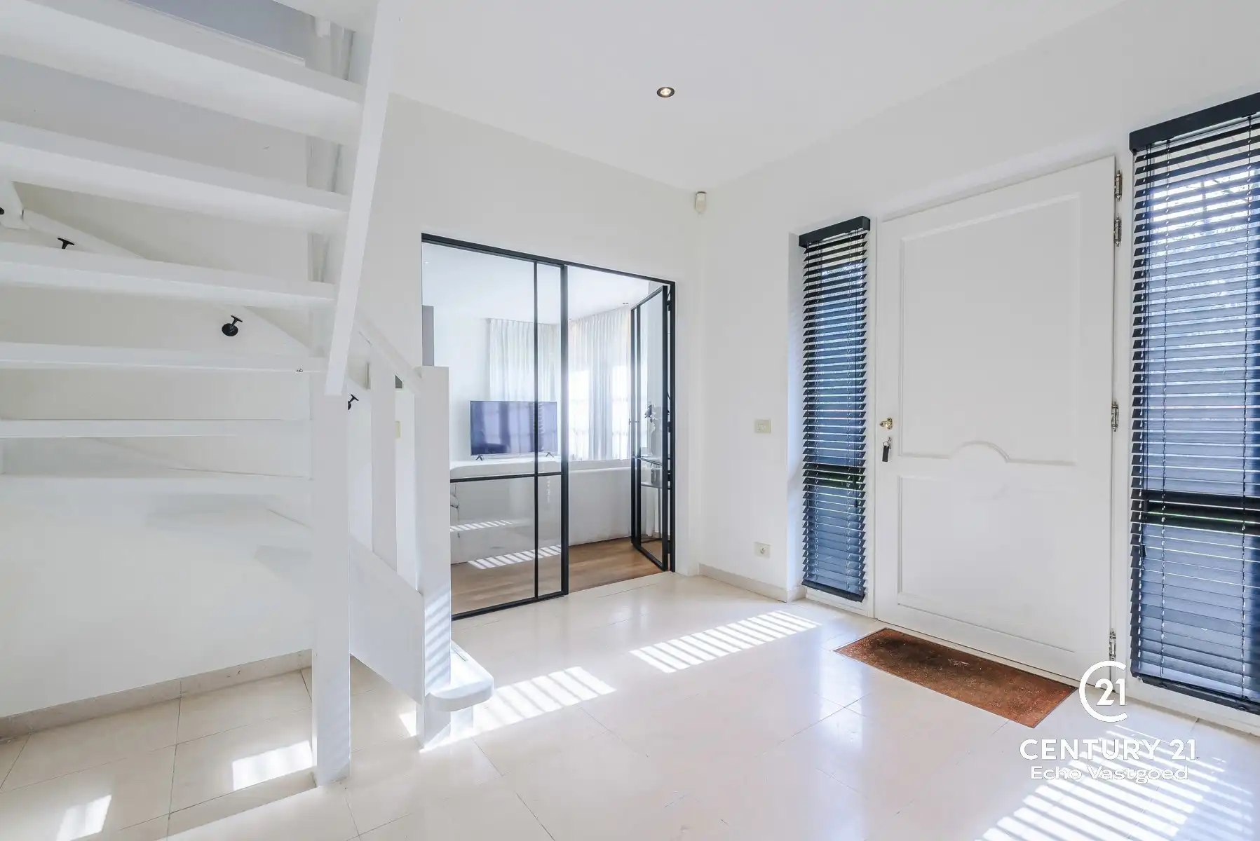 Ruime, gerenoveerde, energiezuinige villa met zwembad foto 4