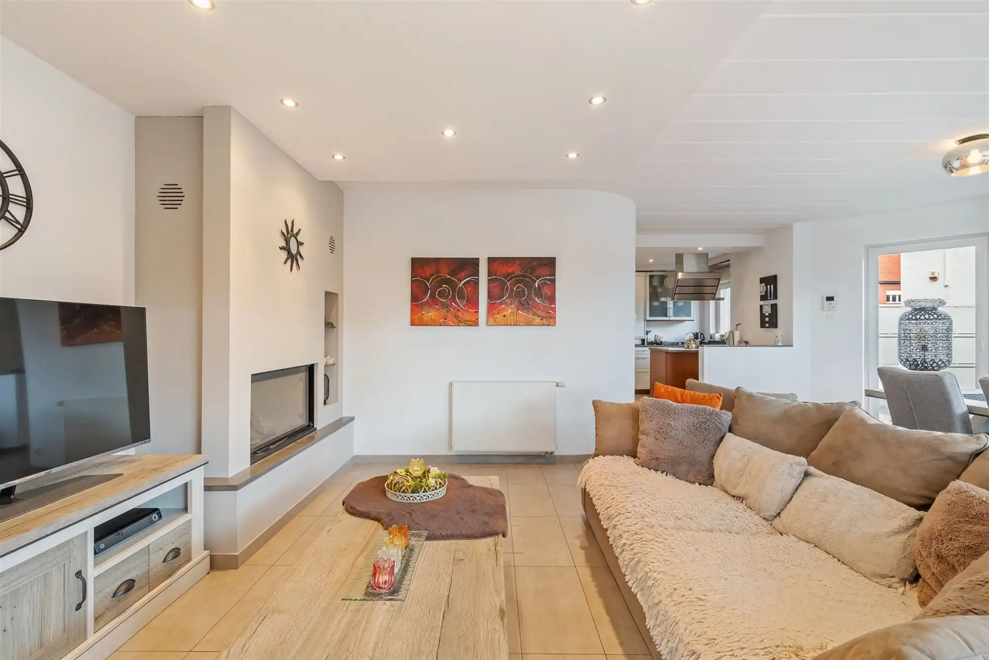 PERFECT ONDERHOUDEN GELIJKVLOERS APPARTEMENT MET 2 SLAAPKAMERS EN RUIME TUIN MET CARPORT EN BERGING TE HEUSDEN foto 2