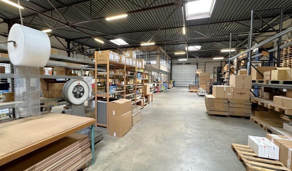Magazijn met kantoor te huur nabij N120 in Wijnegem foto 14