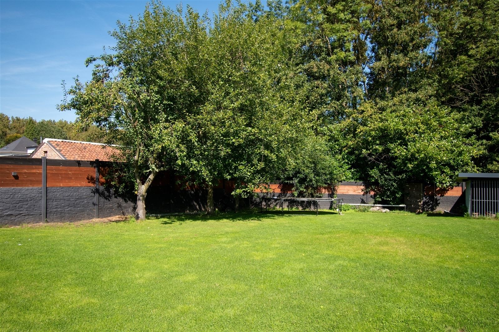 VERKOCHT ONDER VOORWAARDEN !!! Charmante villa met 4 slaapkamers, mooie tuin en zwembad foto 8