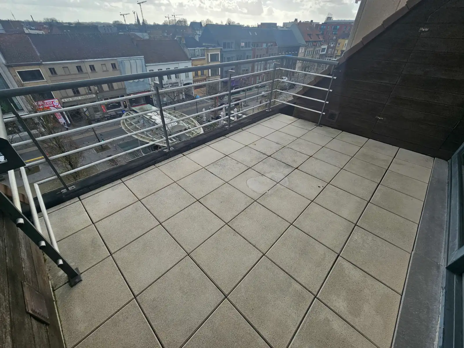 Lichtrijk duplex appartement met 2 slaapkamers en dubbele garage! foto 9