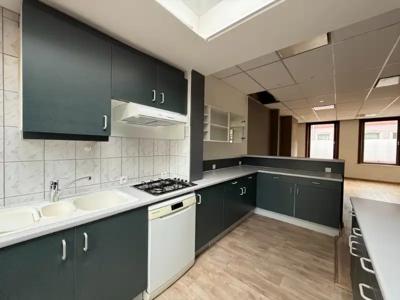 Lichtrijk duplexappartement met terras op wandelafstand van de Markt foto 6