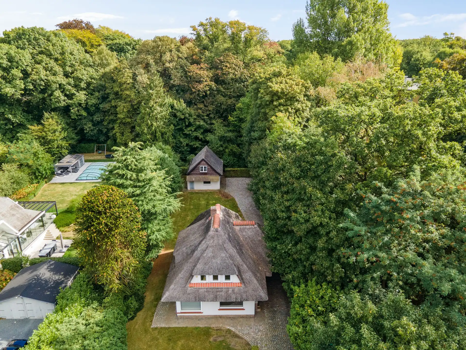 Vrijstaande  charmante villa onder rieten dak op toplocatie in Kapellen foto 20