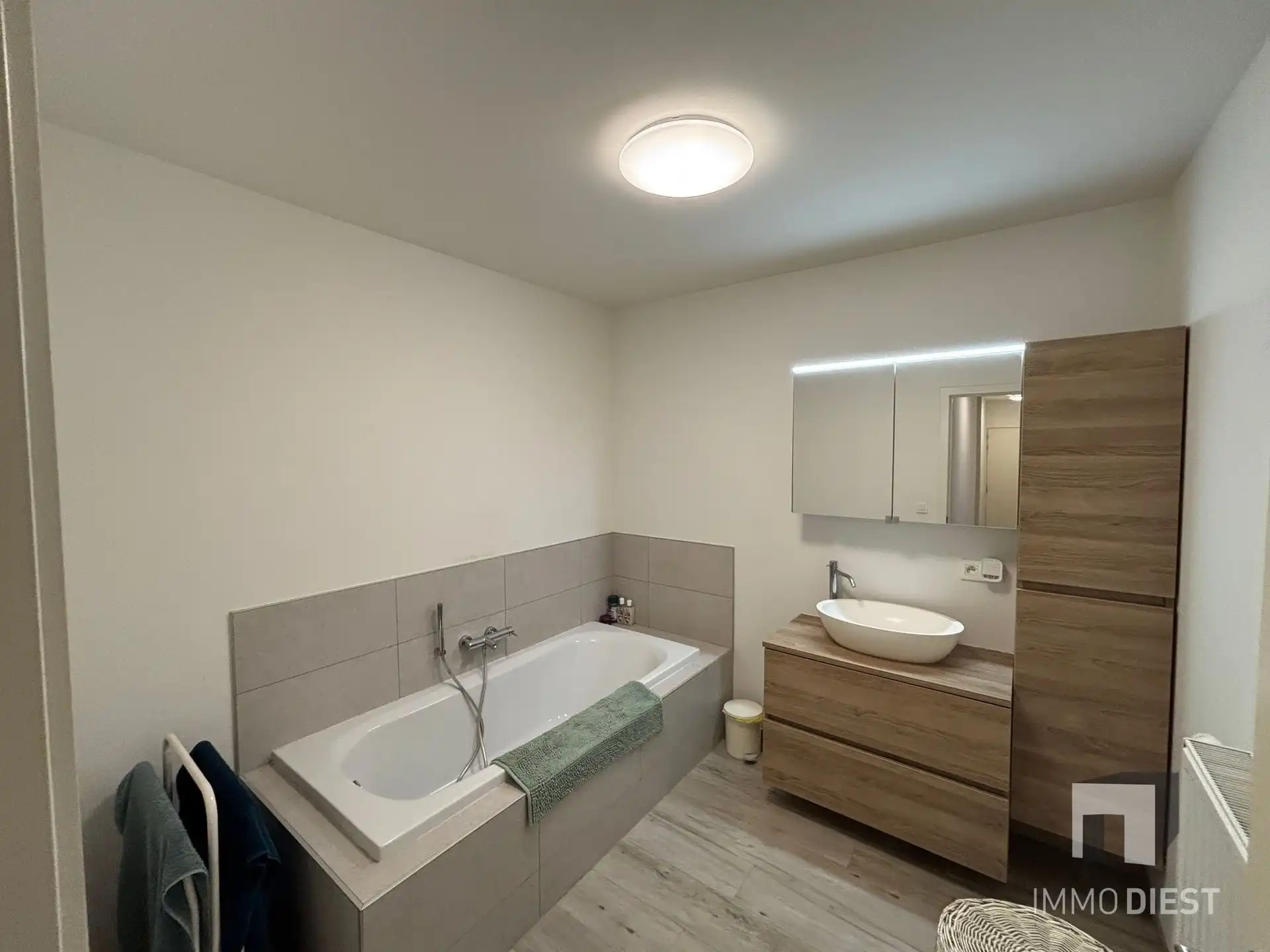 gelijkvloers appartement met tuin, drie slaapkamers! foto 17