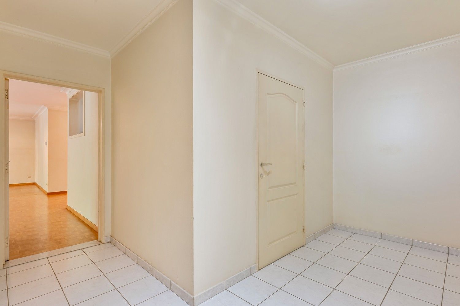 Ruim en lichtrijk appartement (ca. 145 m²) met uitzicht op de stadsvesten van Lier. foto 8