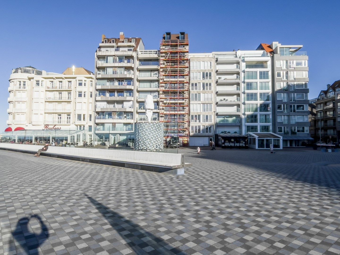 Zuid-west gericht appartement met ZEEZICHT gelegen op het Rubensplein foto 23