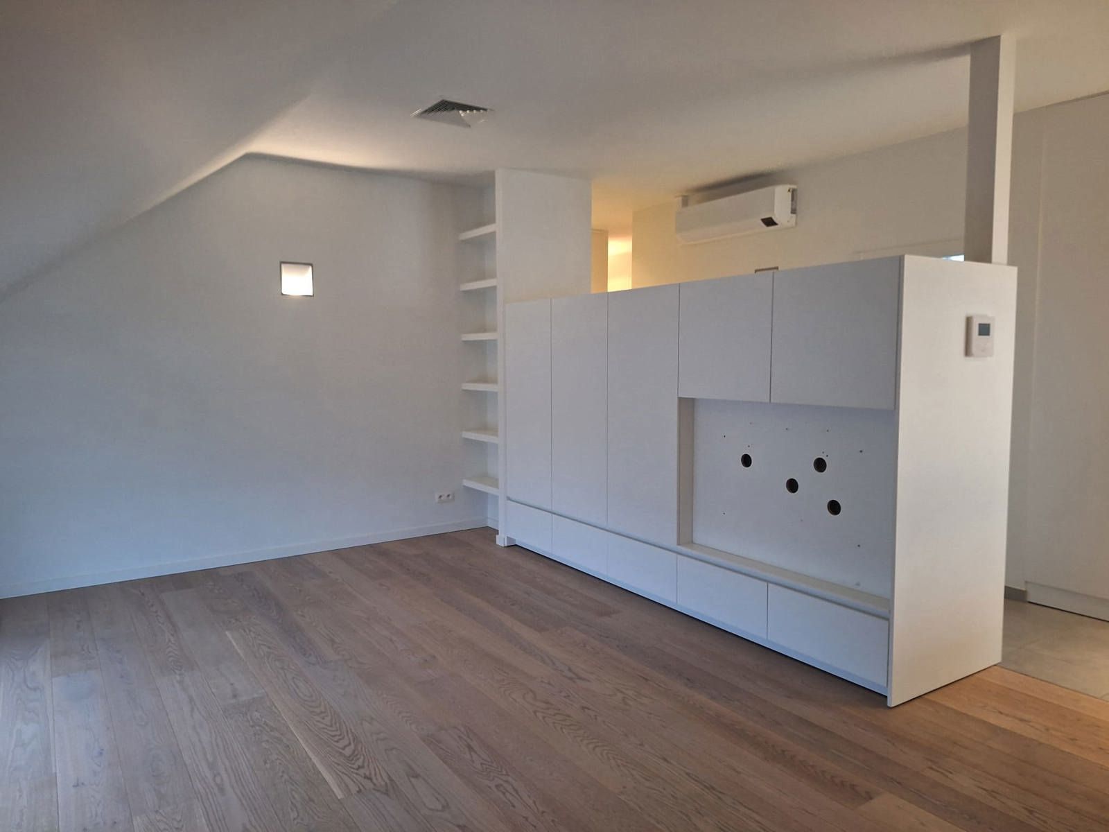 Modern en energiezuinig 2-slaapkamerappartement met carport en ruim terras. foto {{pictureIndex}}