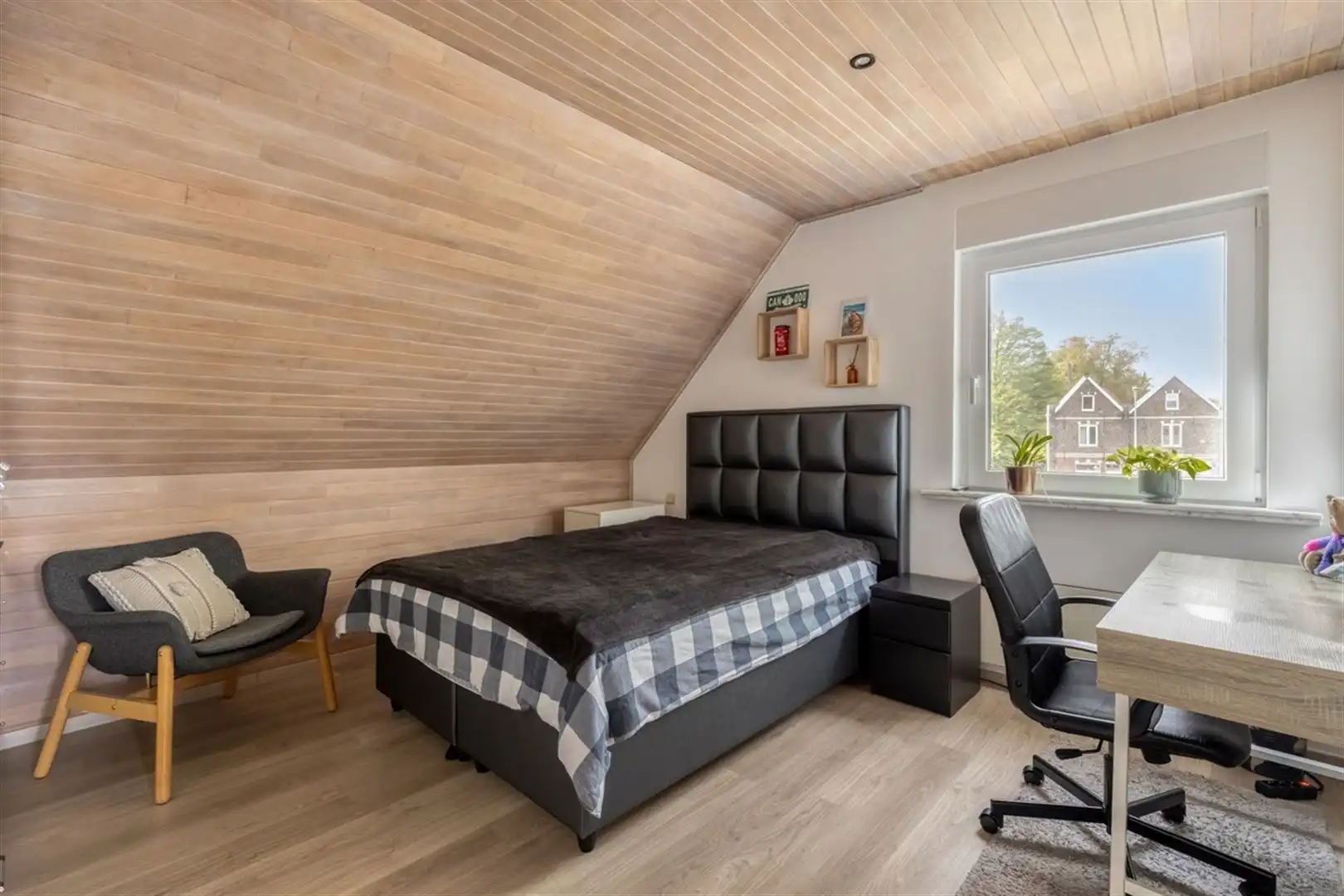 Verzorgde woning met 3 slpk en garage foto 27