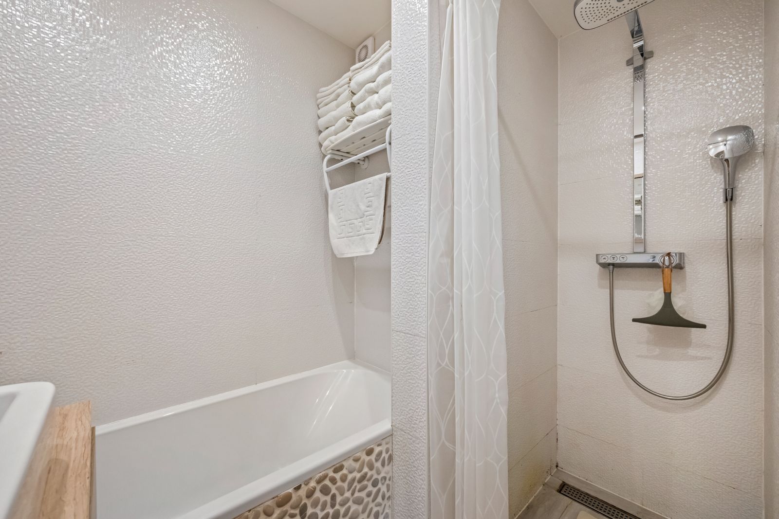 Modern en gezellig appartement met 1 slpk én terras achteraan pal aan het strand ! foto 10