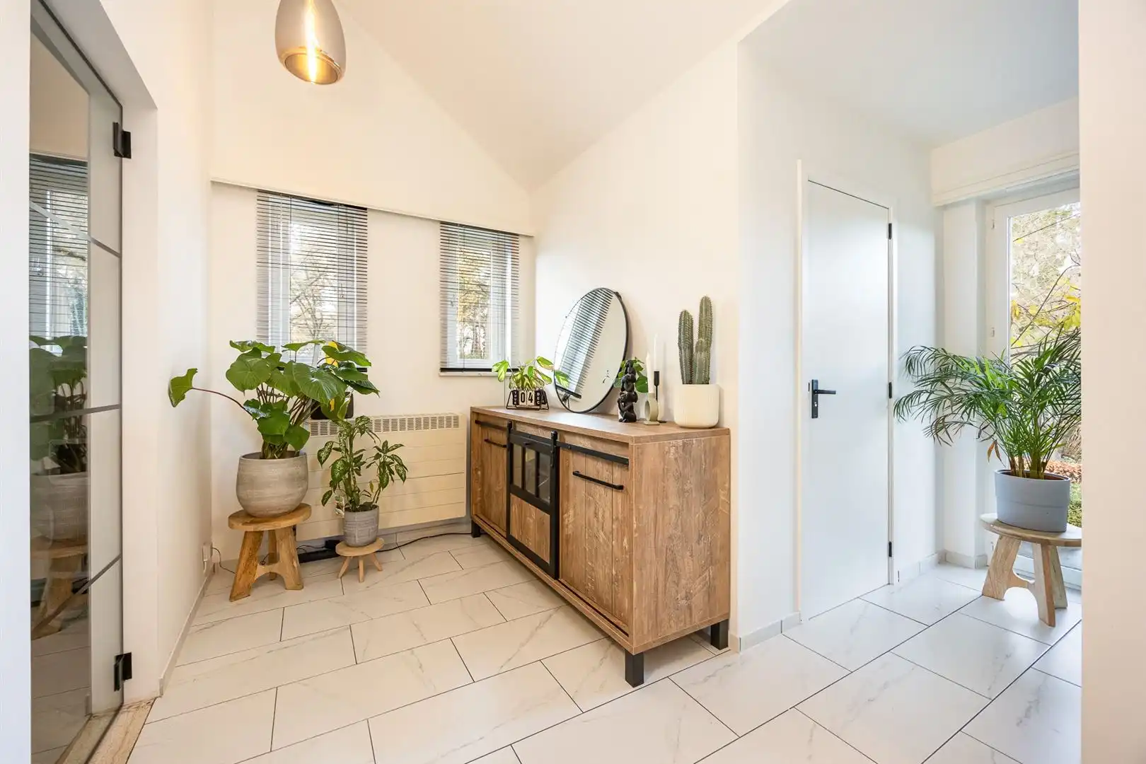 Karaktervolle woning met 4 slaapkamers en praktijkruimte. foto 2