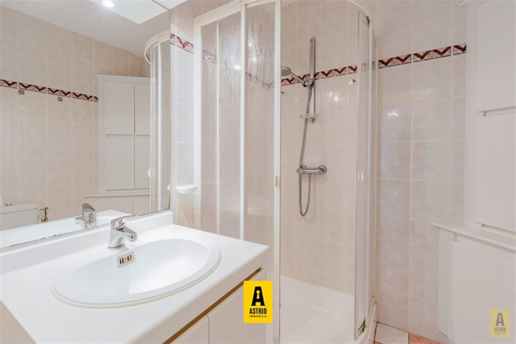 Gezellig gelijkvloers appartement met zonnig terras vlak aan zee én centraal! foto 11