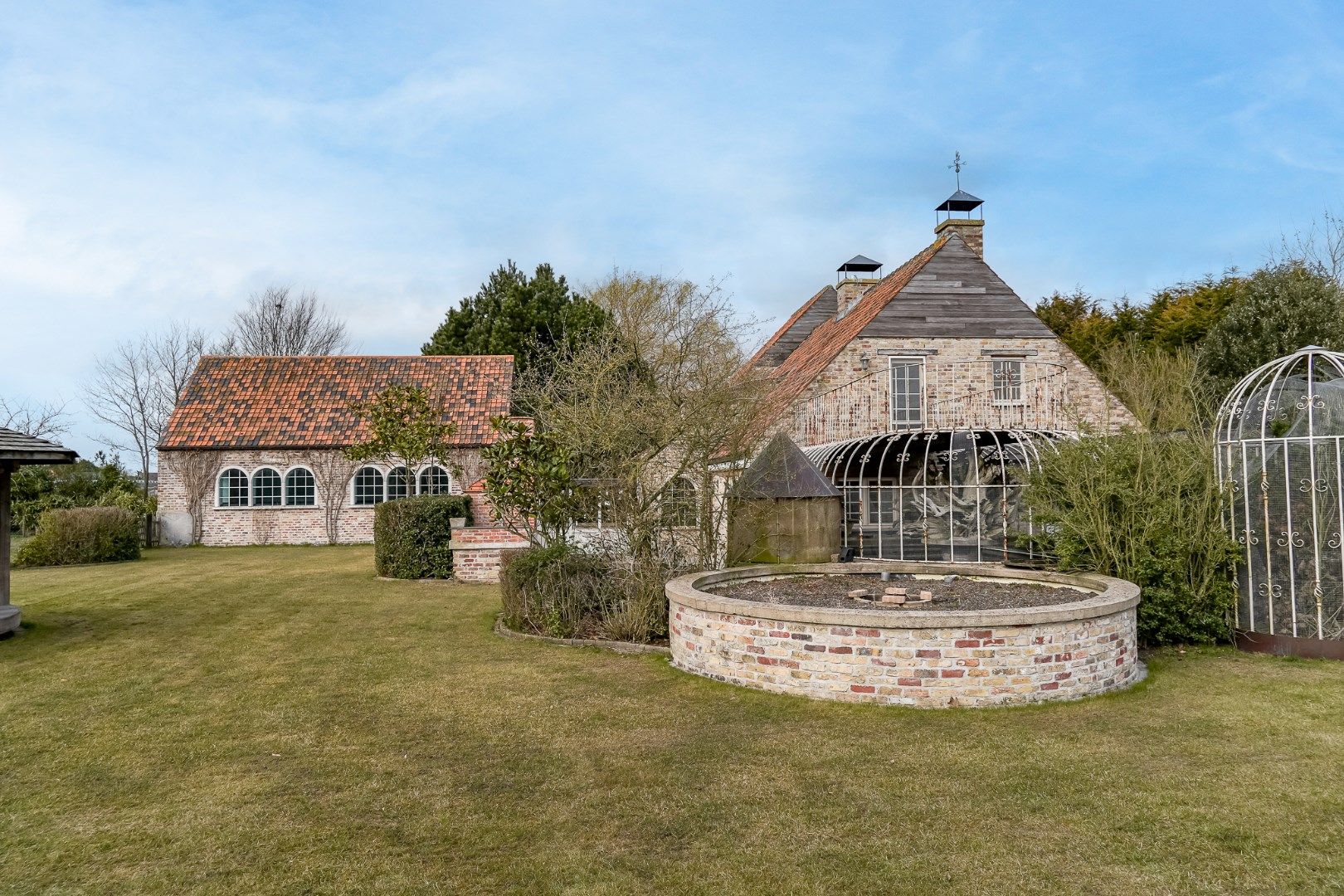 Karaktervol landhuis met zwembad, loods en stallen op rustige ligging foto 5