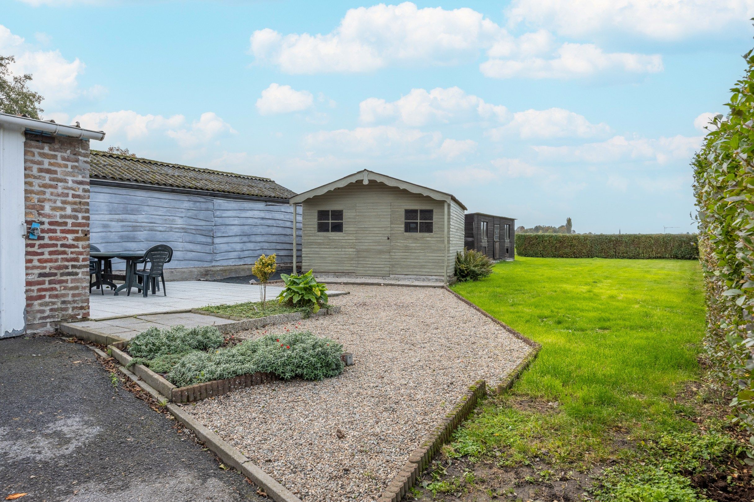 RUIME WONING MET TUIN EN UITWEG foto 14