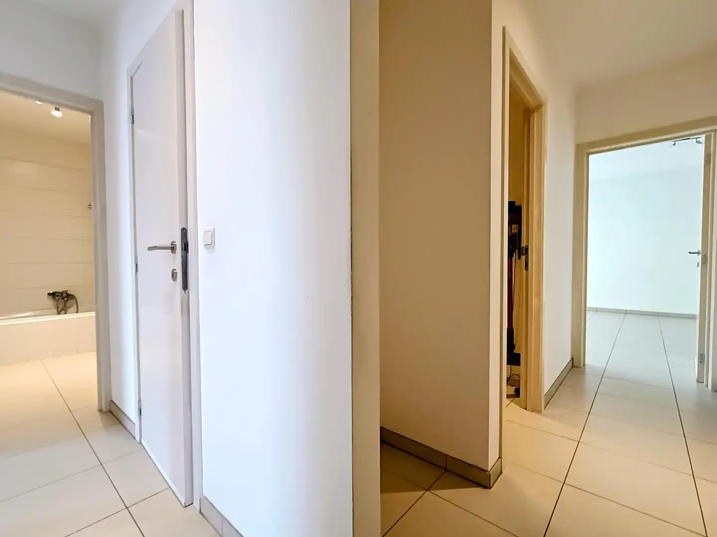 Te huur: Modern appartement met 2 slaapkamers in Bilzen-Hoeselt - een perfect thuis voor een comfortabele levensstijl. foto 14