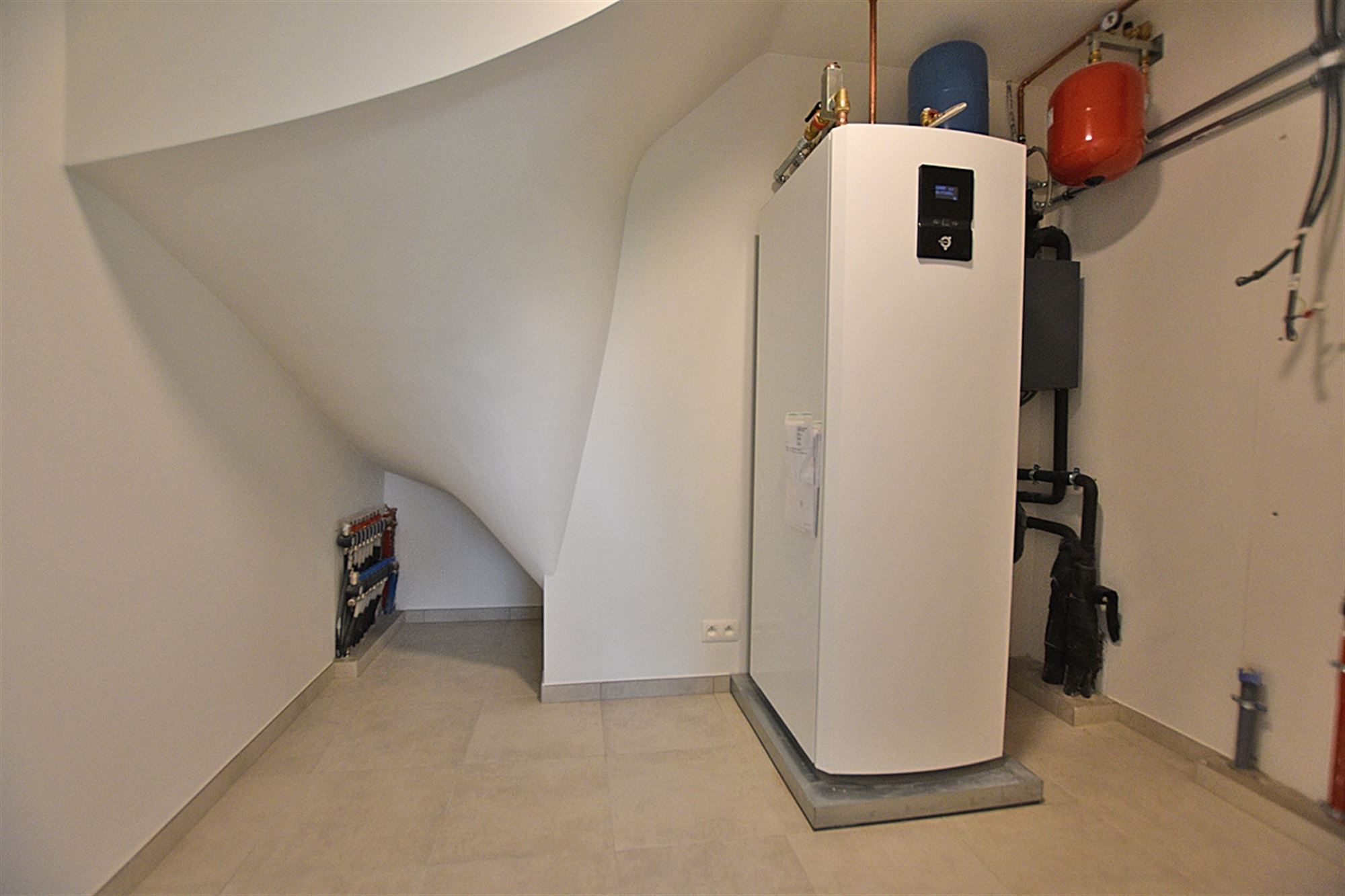 Charmante halfopen DORPSWONING met 3 SLAAPKAMERS, GARAGE, TUIN & ZONNIG TERRAS foto 10